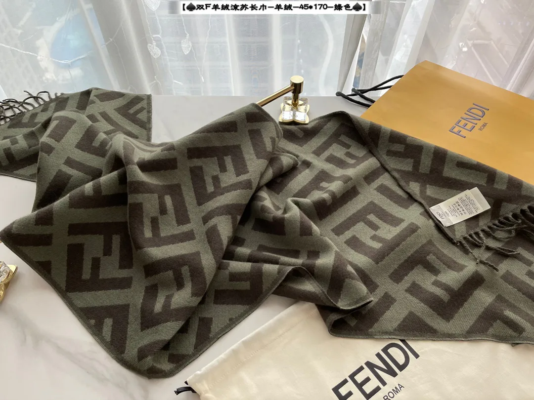 Шарфы Fendi 18287229