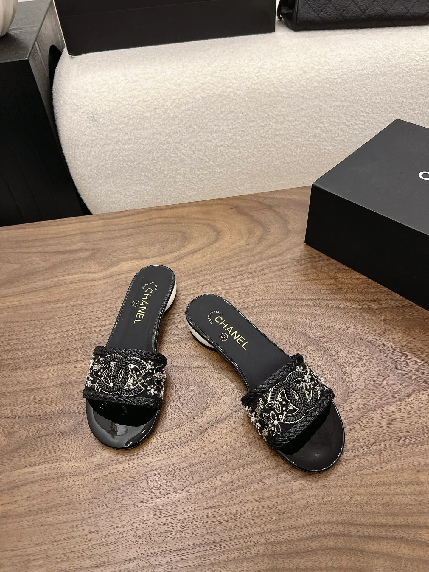 Шлепанцы Женские Chanel 17342690