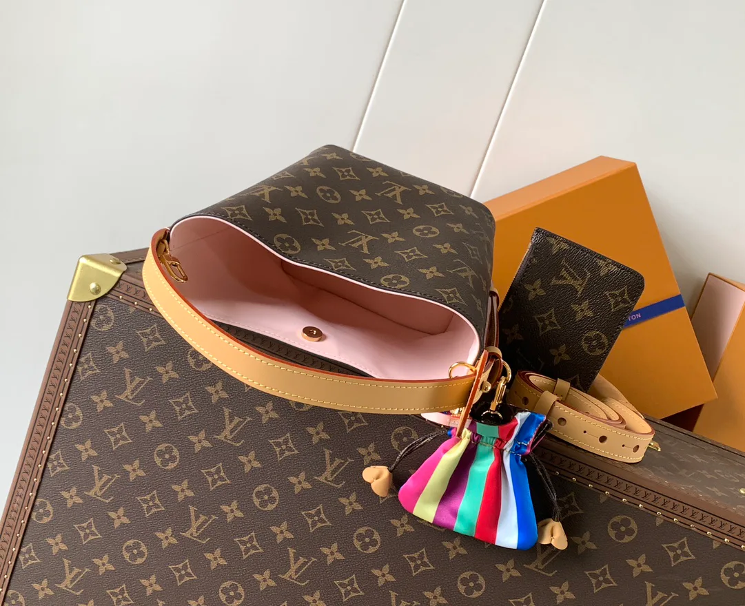 Классические Сумки Женские Louis Vuitton 6625463