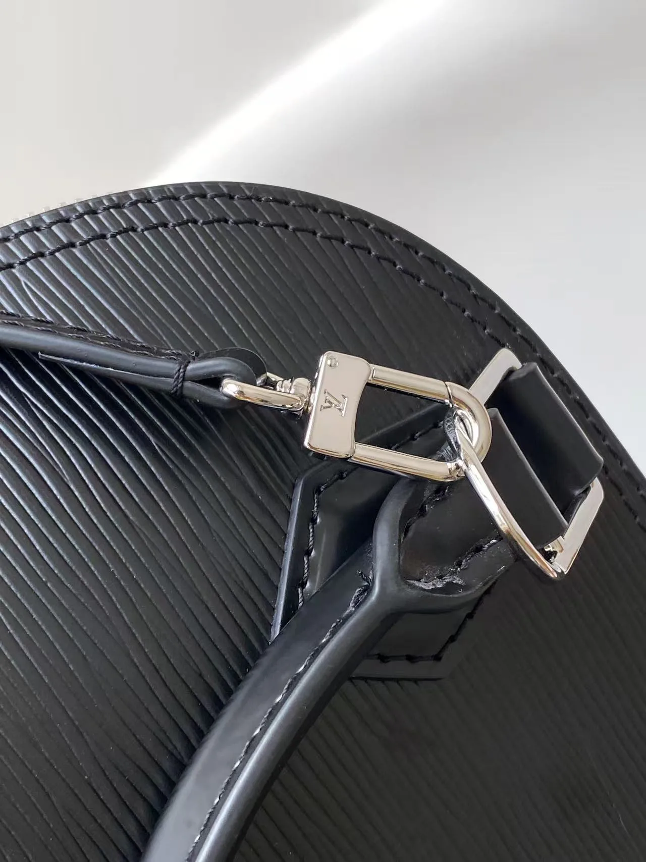 Сумки На Ремне Женские Louis Vuitton 546410