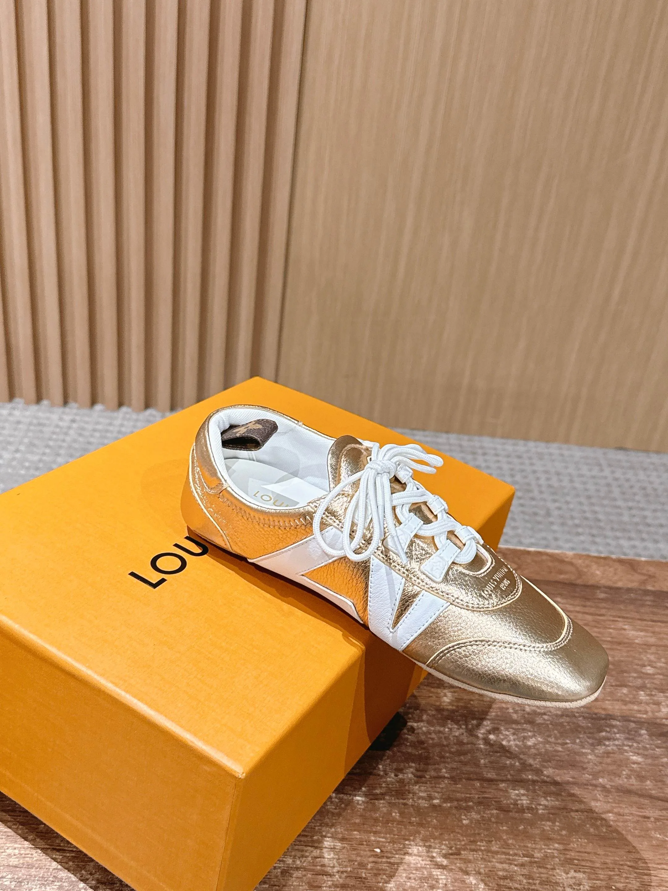 Кроссовки Женские Louis Vuitton 1483951