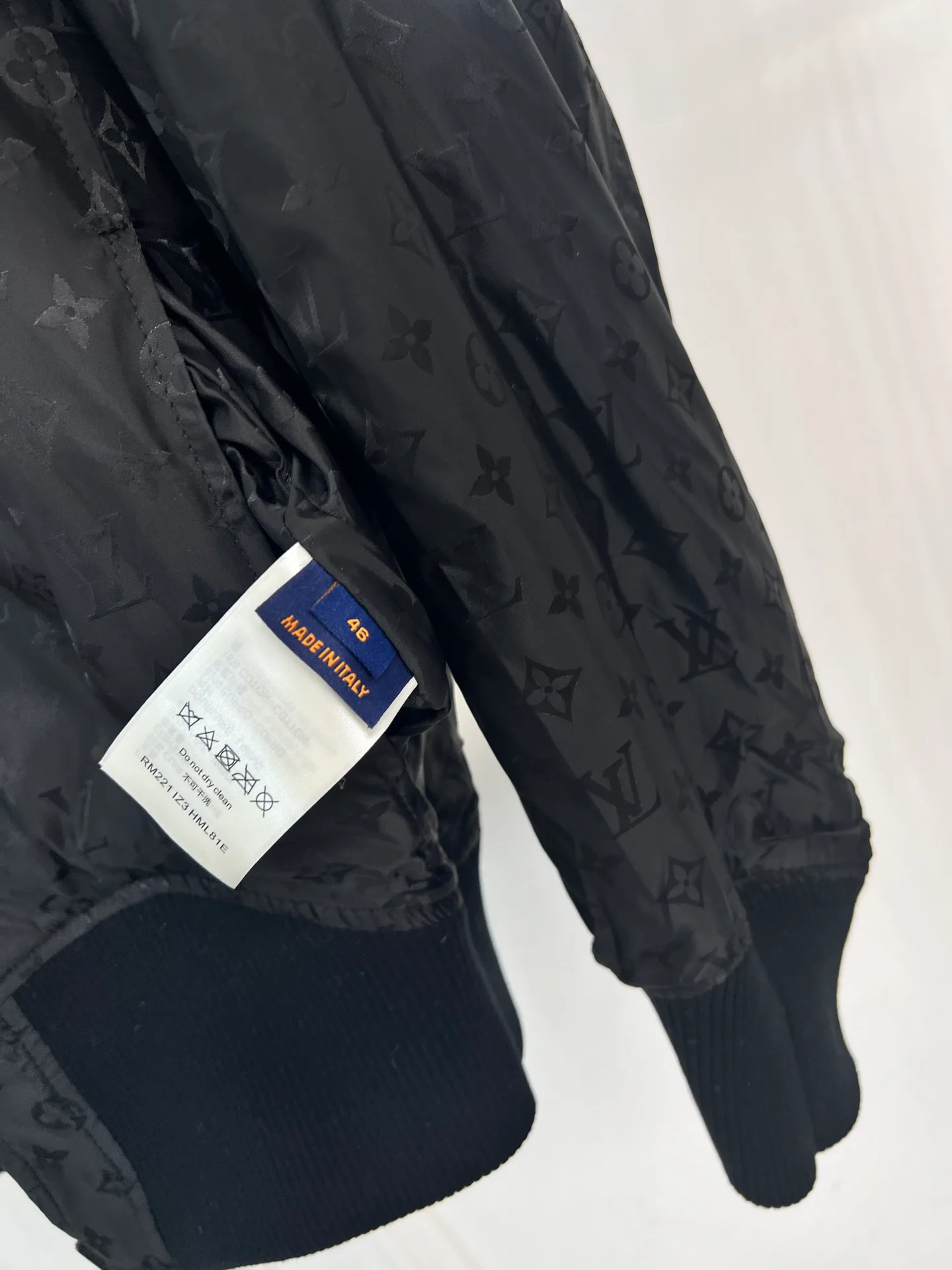 Куртки Женские Louis Vuitton Куртки Женские Louis Vuitton