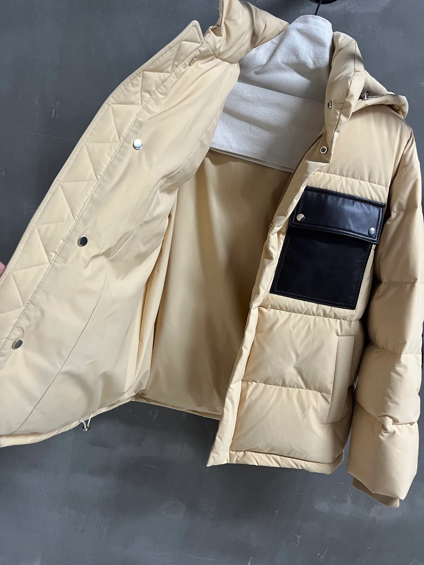 Куртки И Пуховики Женские Bottega Veneta 359000