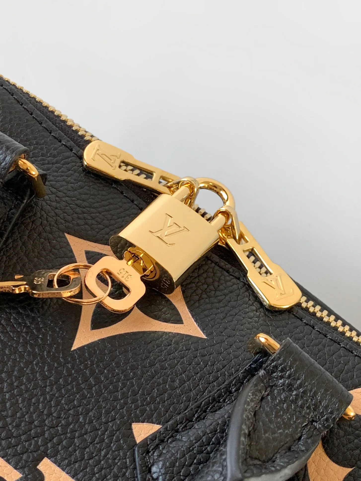 Сумки На Ремне Женские Louis Vuitton 30610