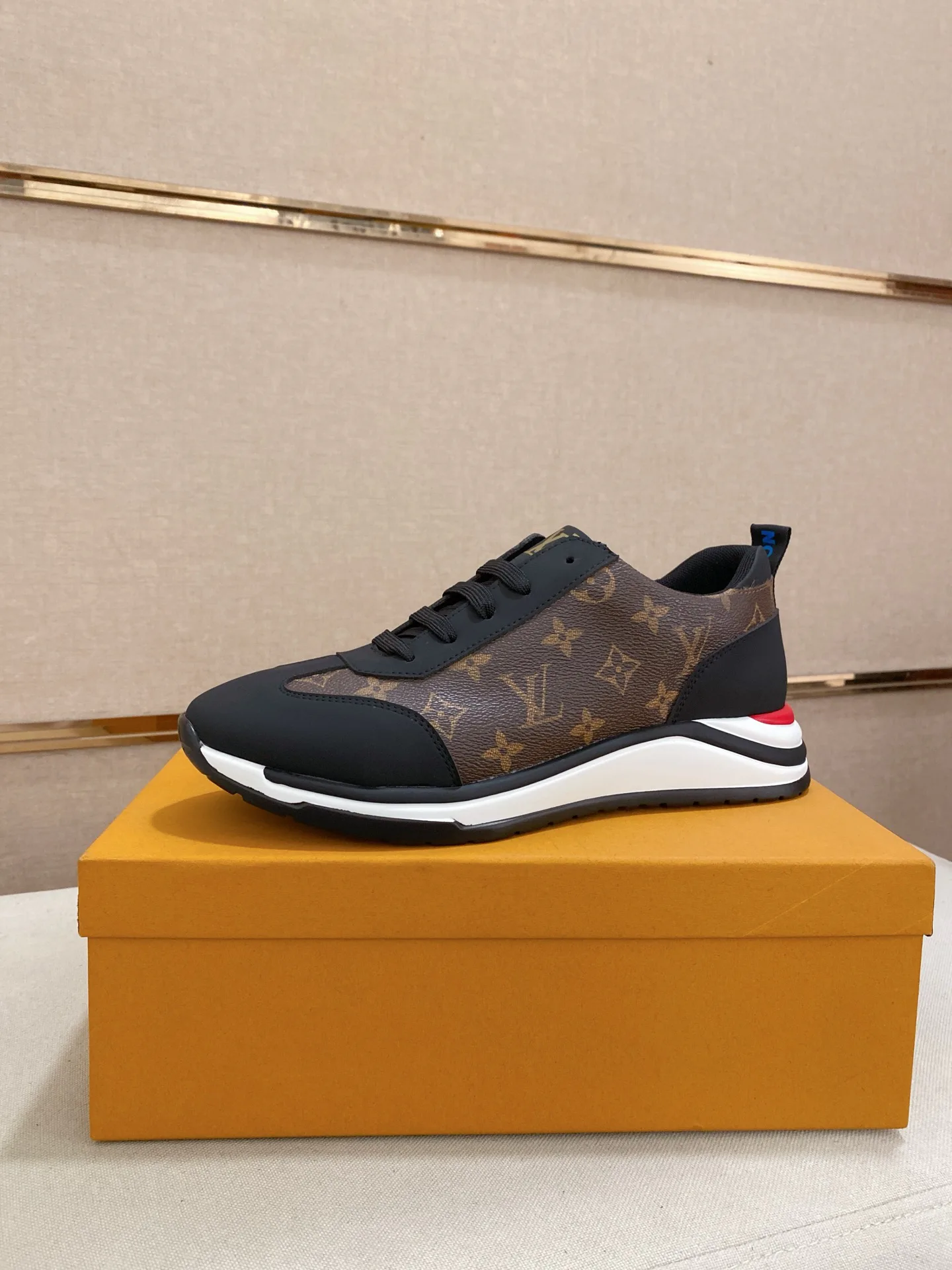 Кроссовки Мужские Louis Vuitton 17922579