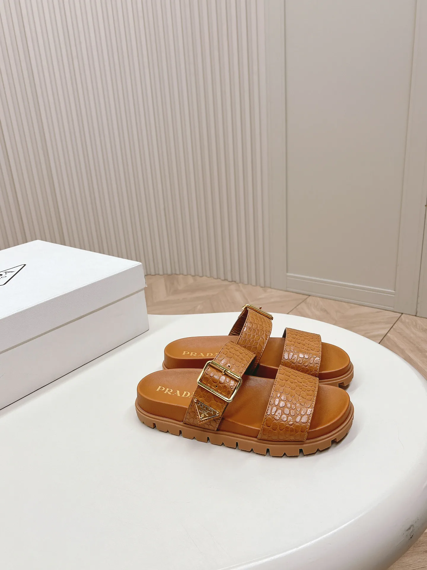 Шлепанцы Женские Prada 17499580