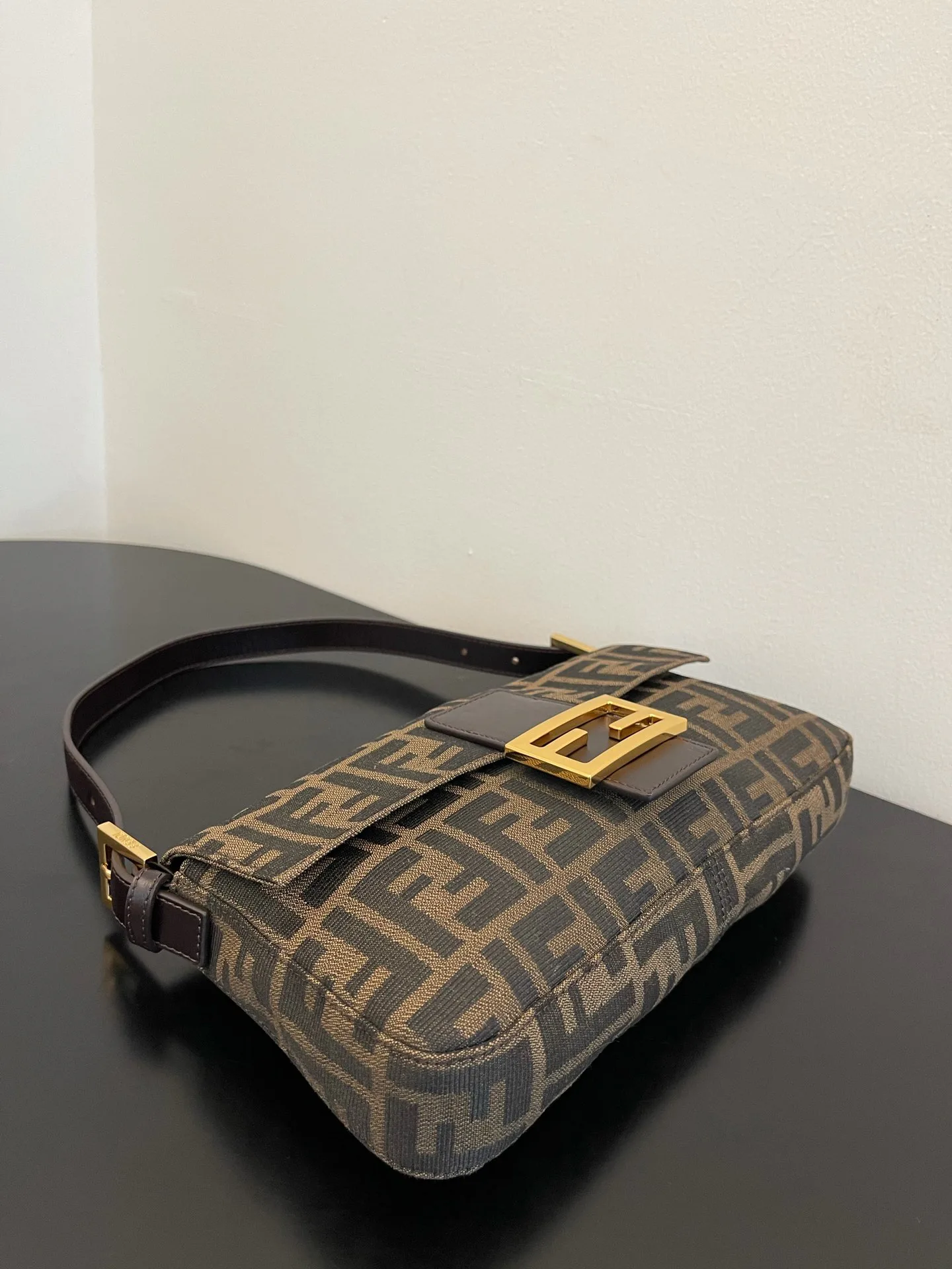 Классические Сумки Женские Fendi 13546240