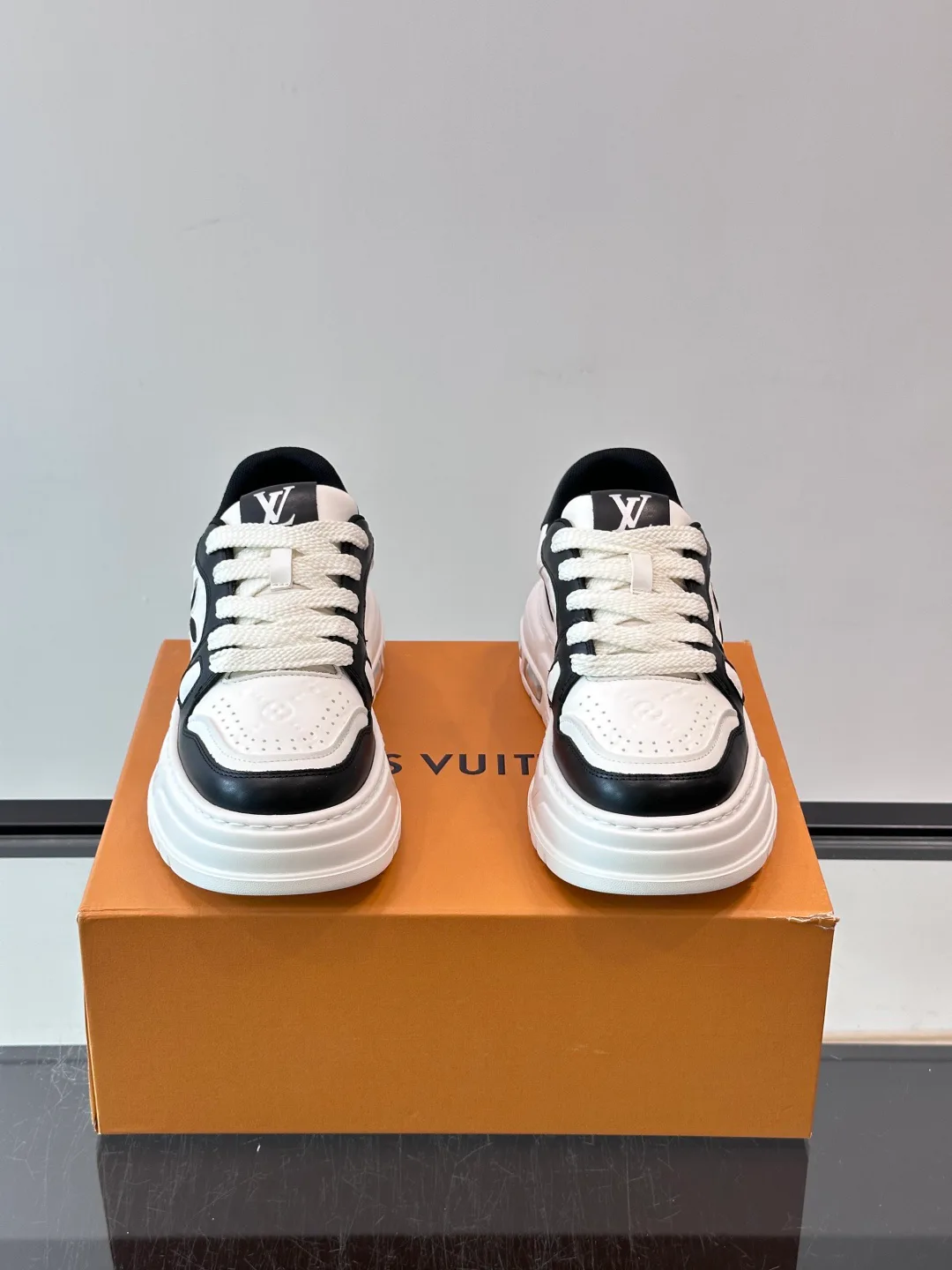 Кроссовки Мужские Louis Vuitton 18754301