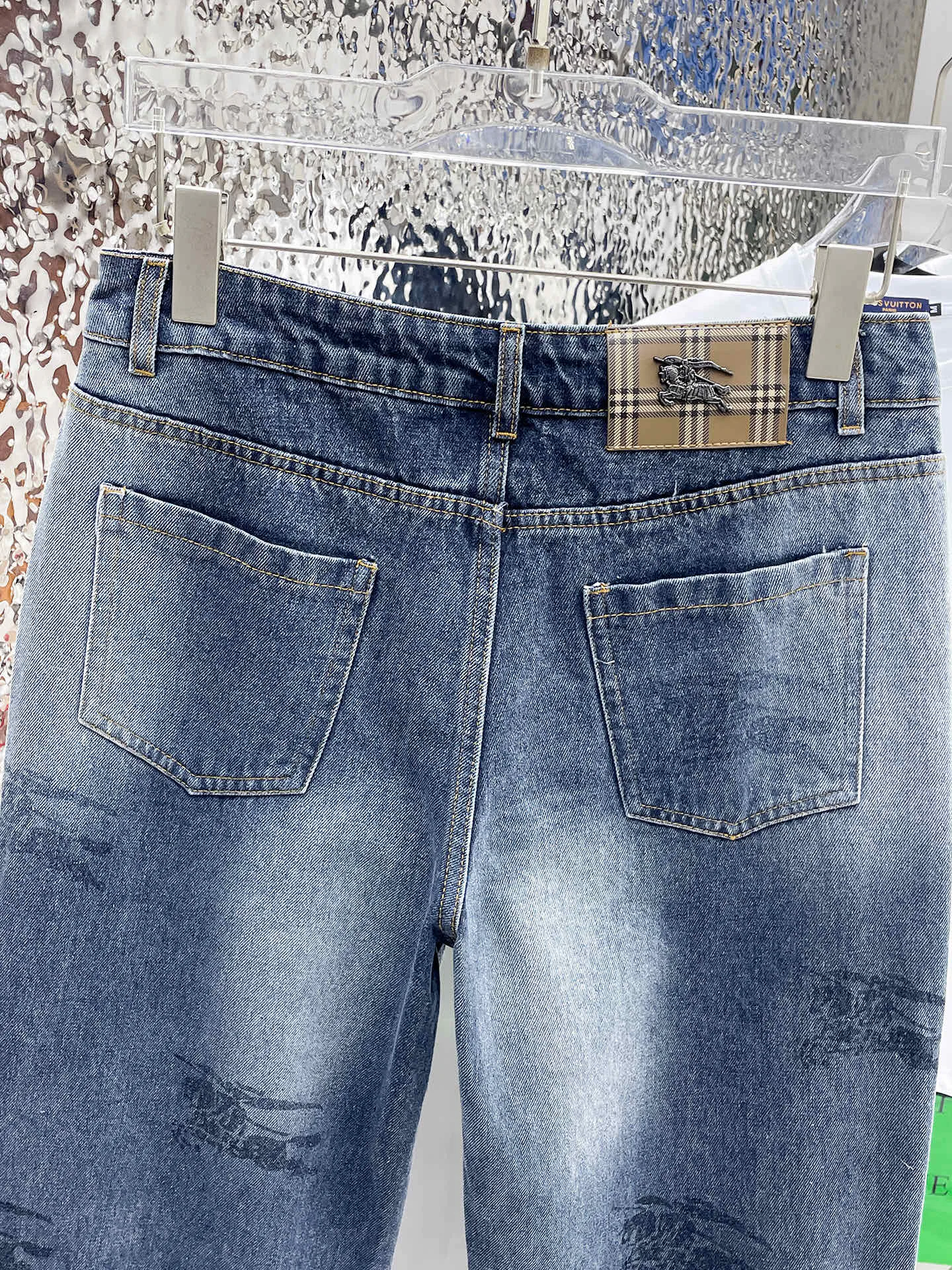 Джинсы Мужские Burberry 18596821