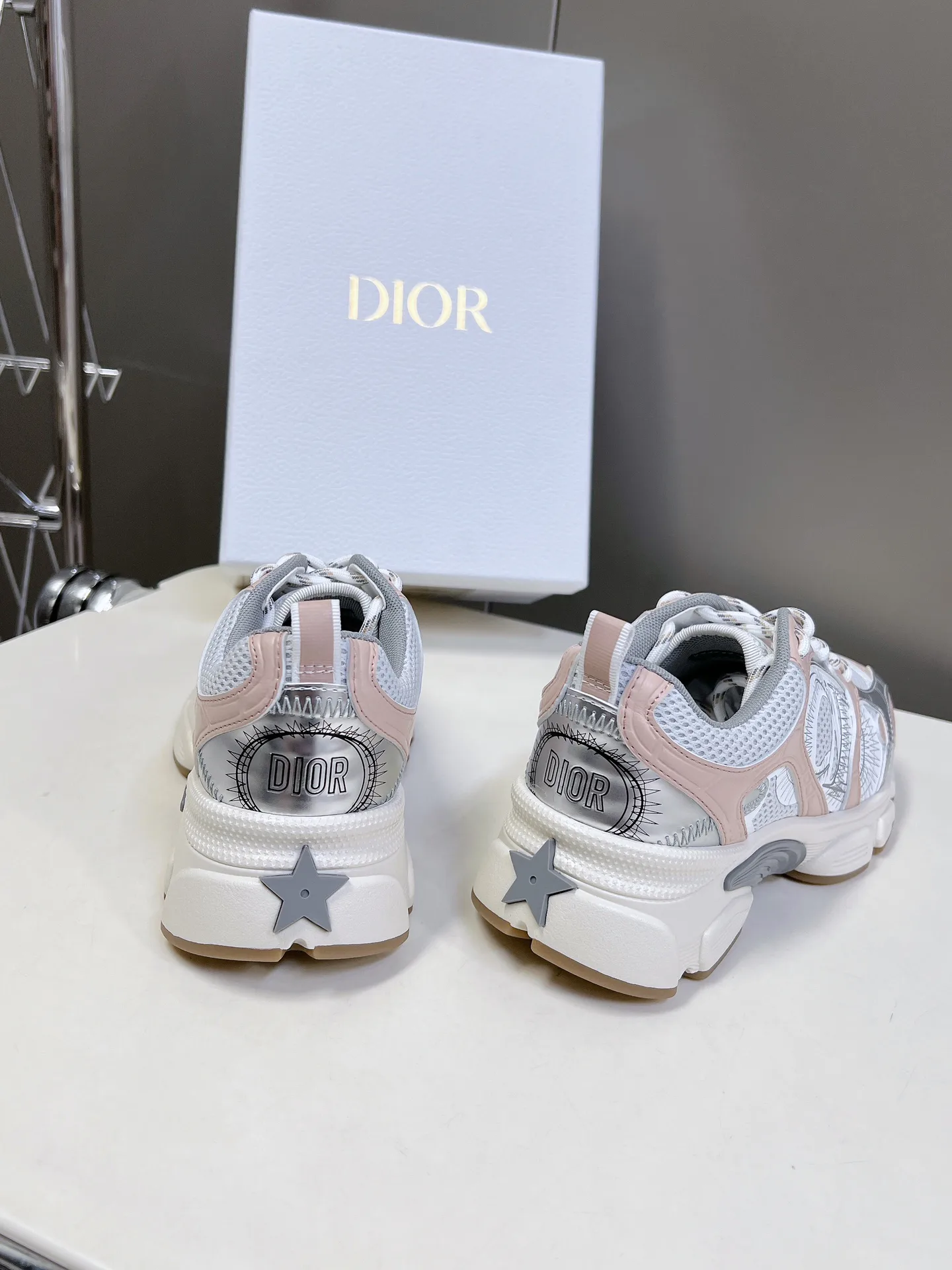 Кроссовки Женские Christian Dior 17978175