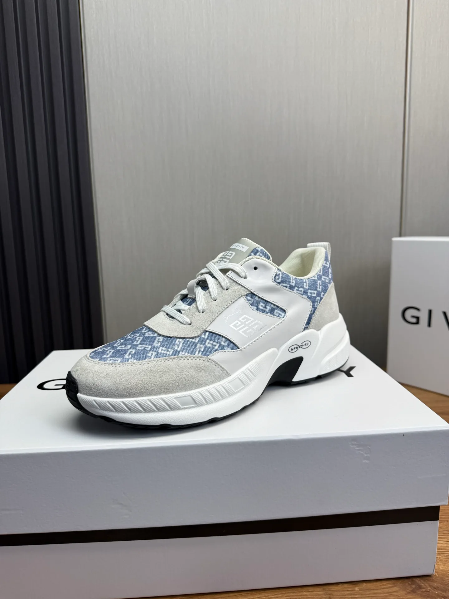 Кроссовки Мужские Givenchy 2380939