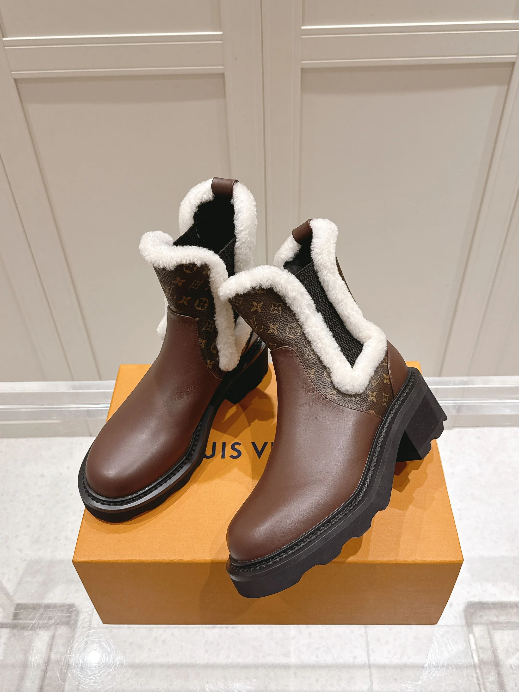 Ботинки Женские Louis Vuitton 1284610