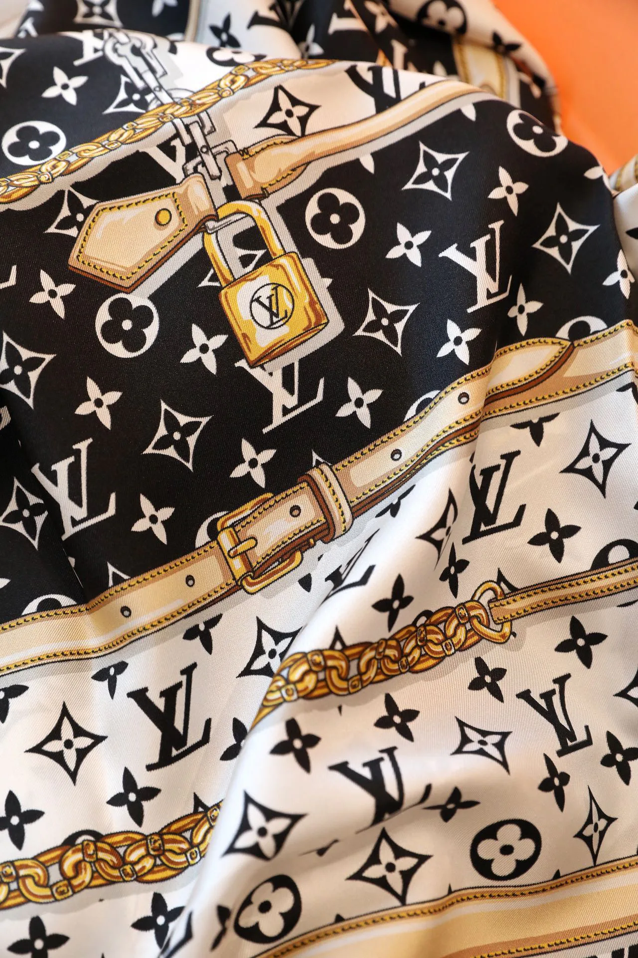 Шарфы Louis Vuitton 21683