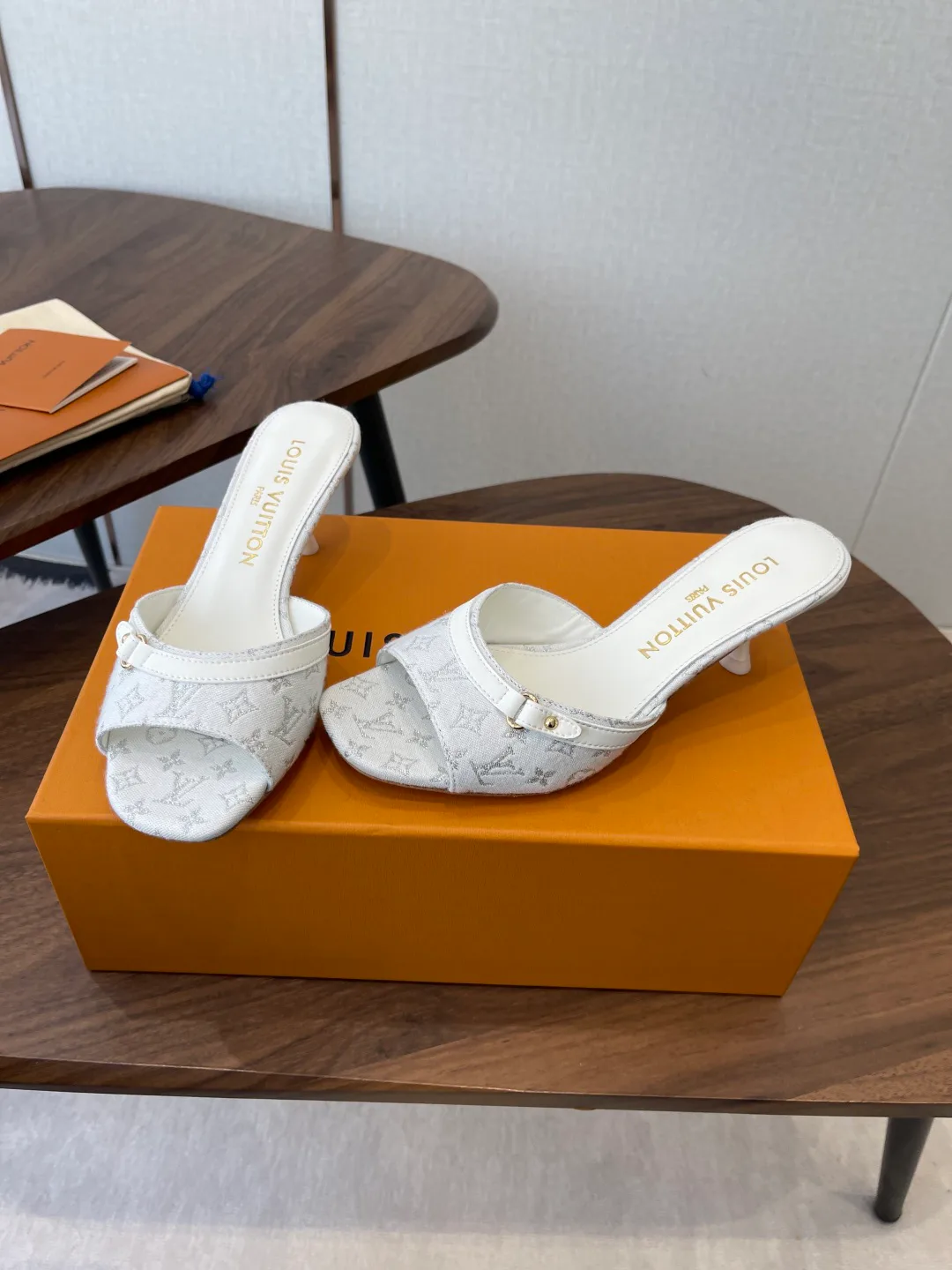 Босоножки Женские Louis Vuitton 12240246