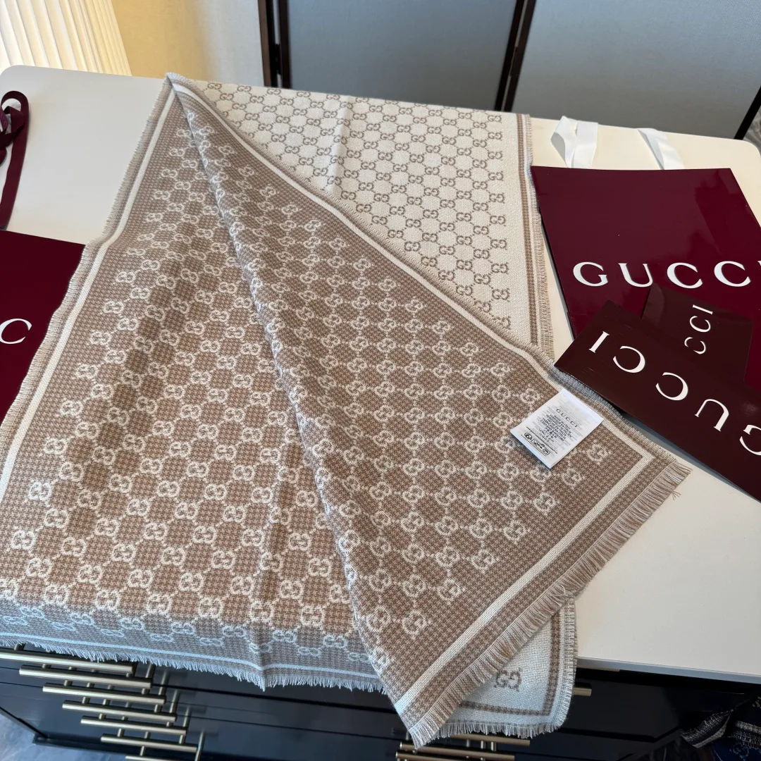 Шарфы Gucci 318392