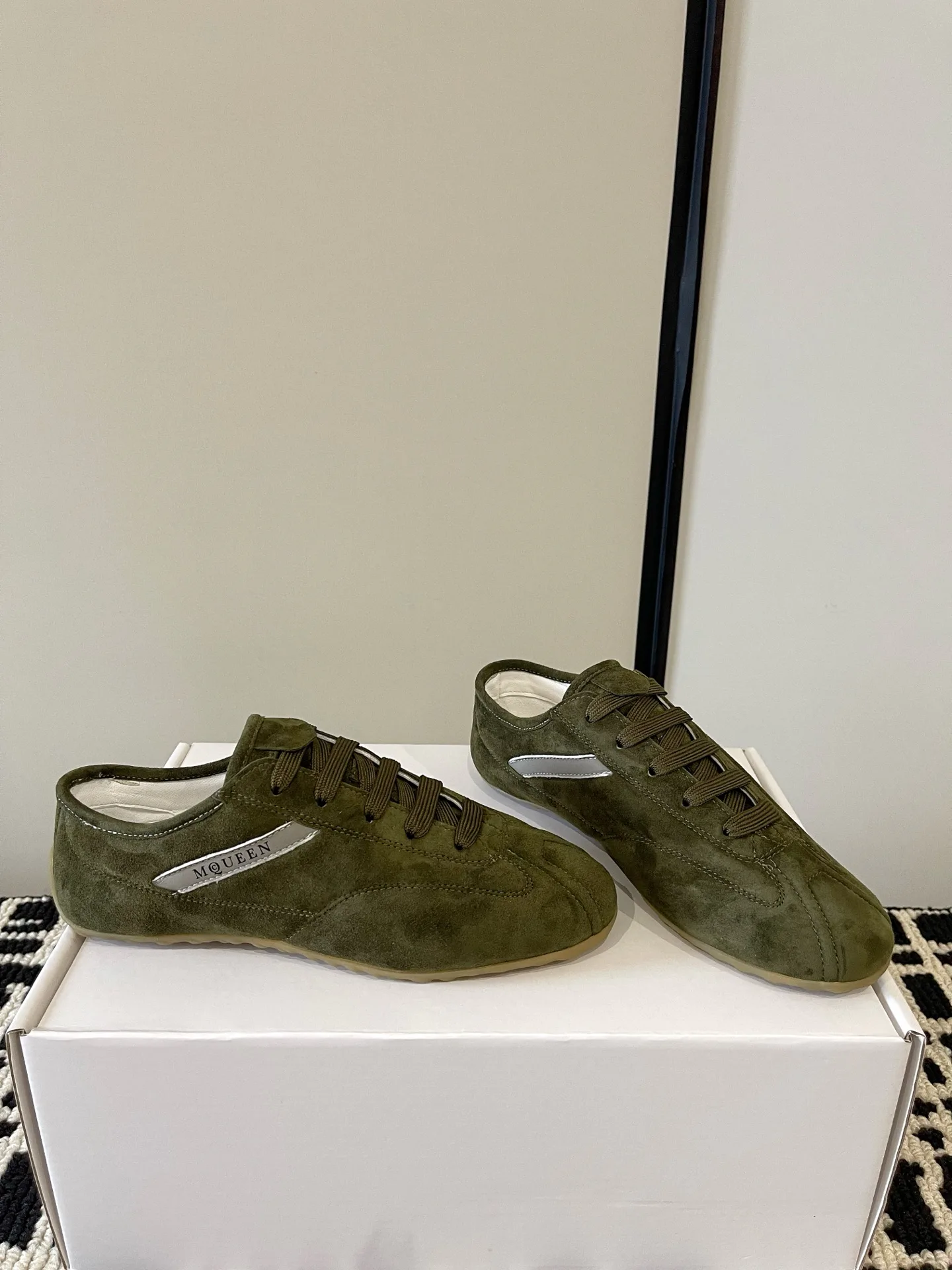 Кроссовки Женские Alexander Mcqueen 18386247