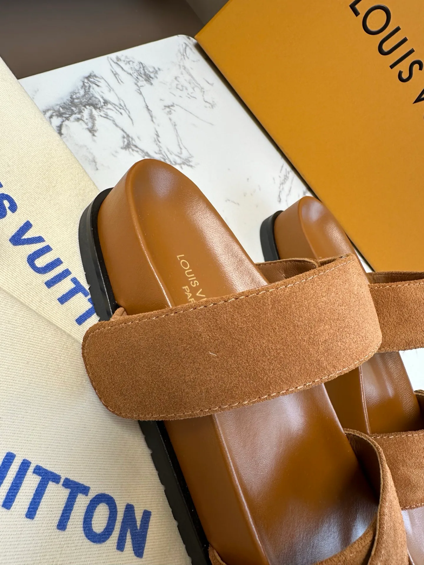 Шлепанцы Женские Louis Vuitton 23244