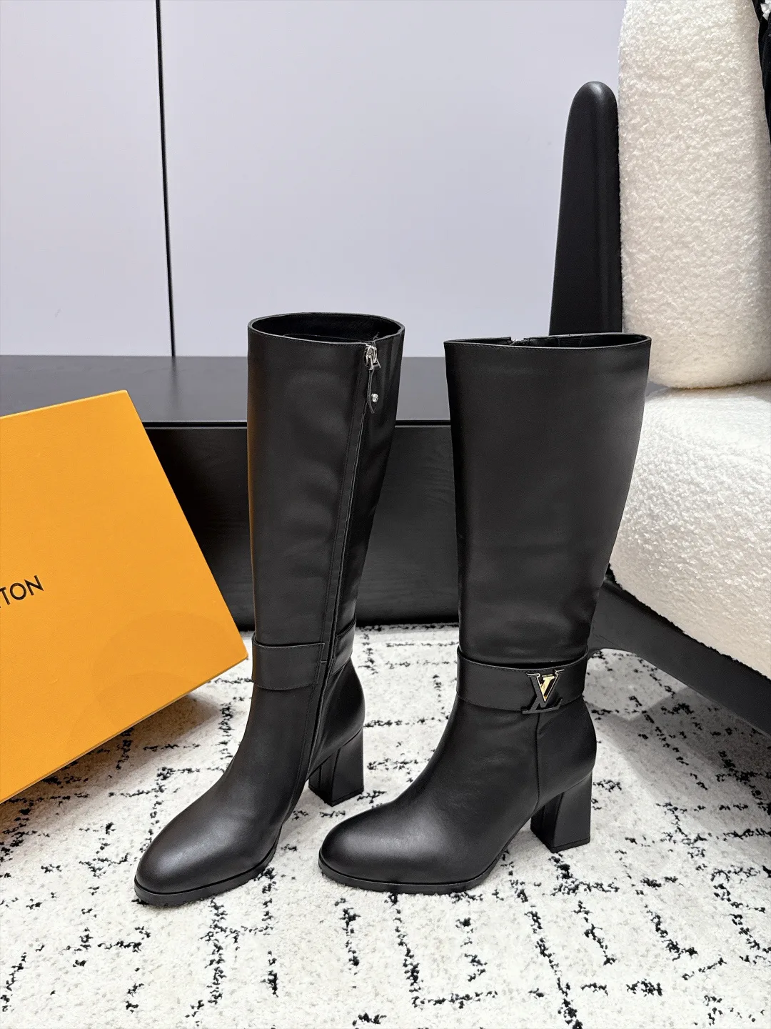 Сапоги Женские Louis Vuitton 18125192