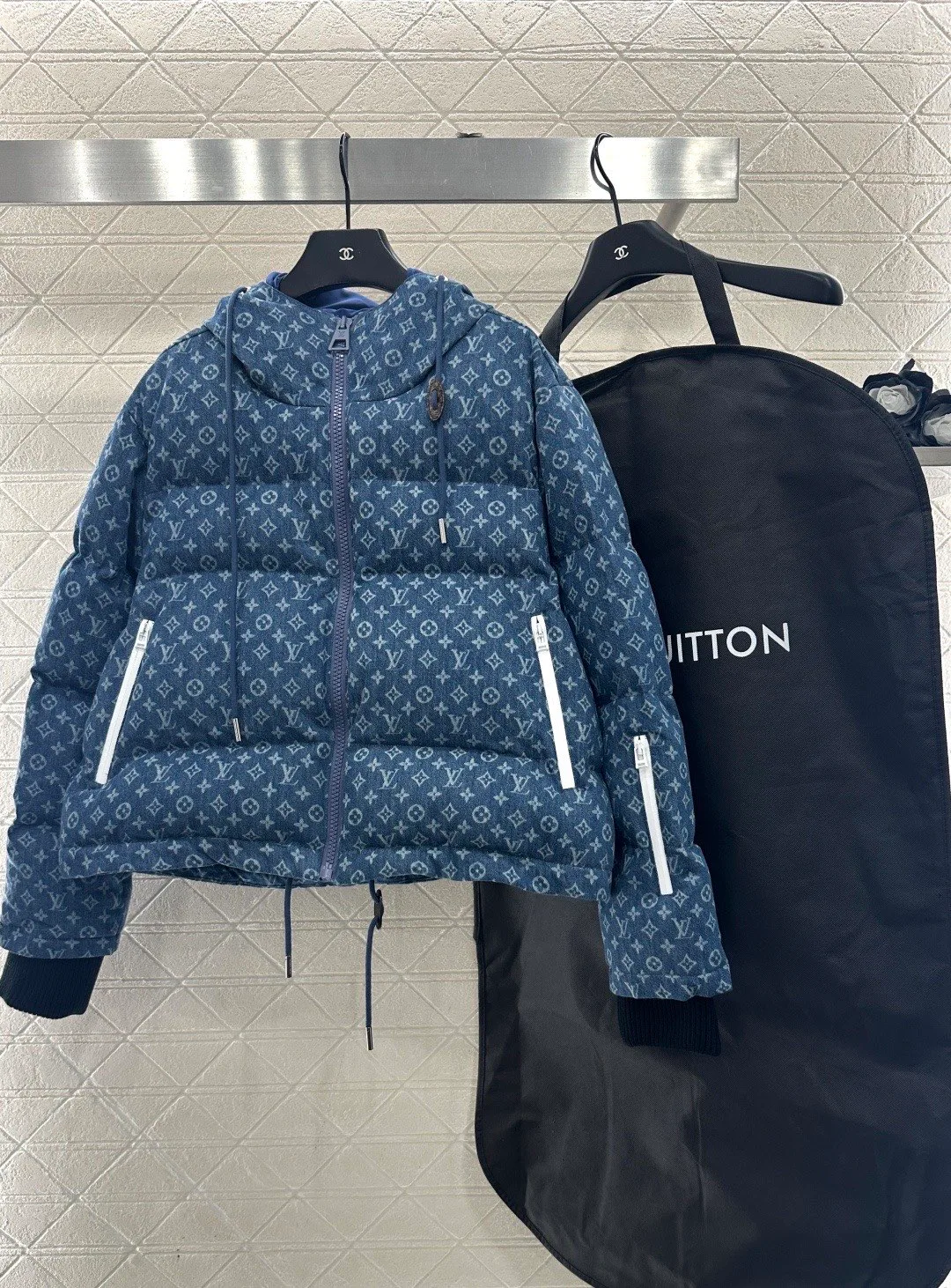 Куртки И Пуховики Женские Louis Vuitton 1074811