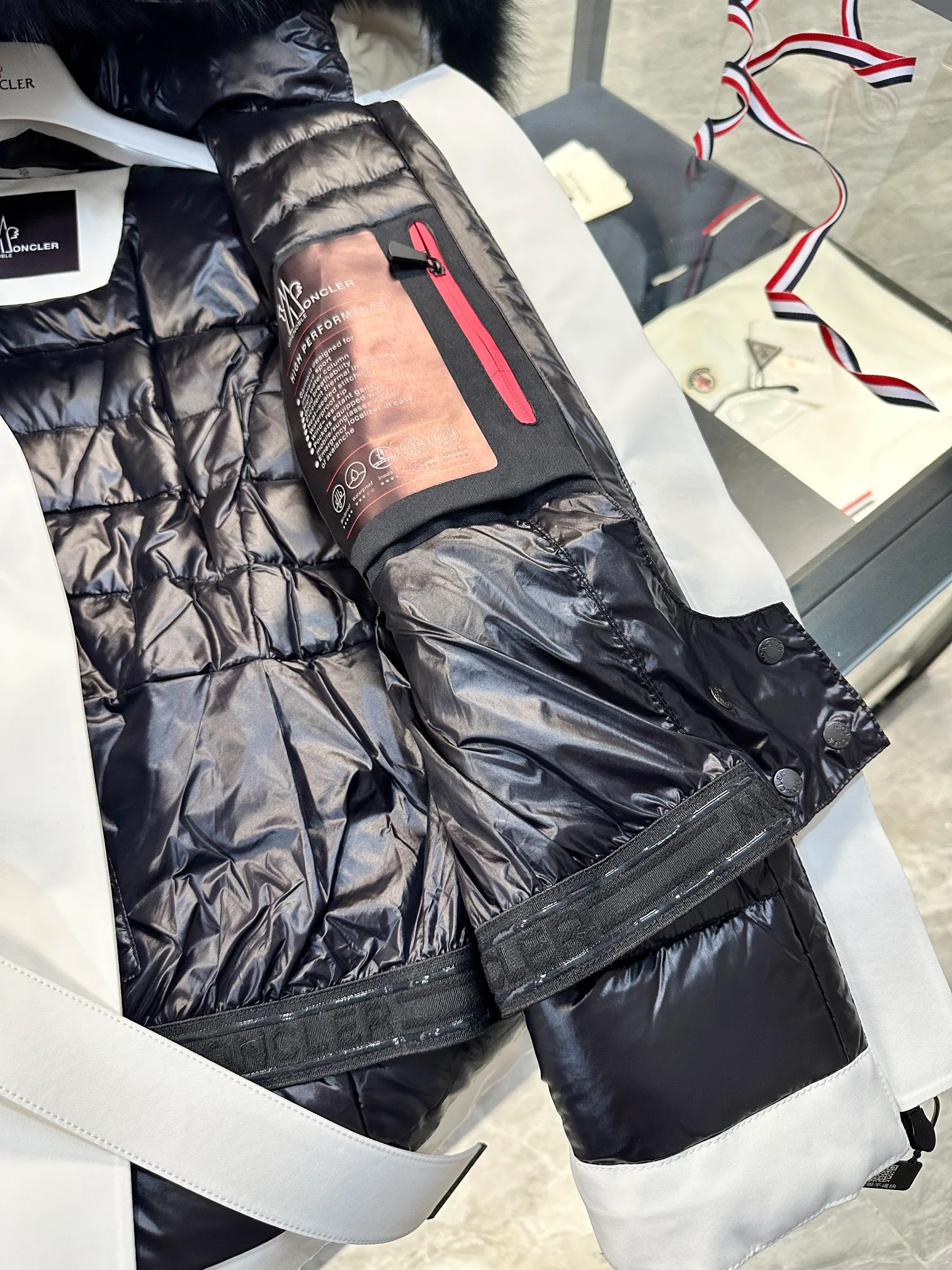 Куртки И Пуховики Женские Moncler 19629398