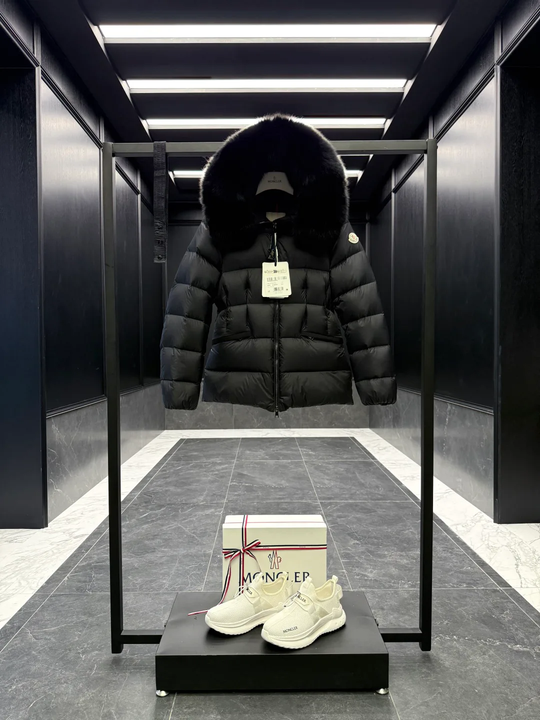 Куртки И Пуховики Женские Moncler 19889830