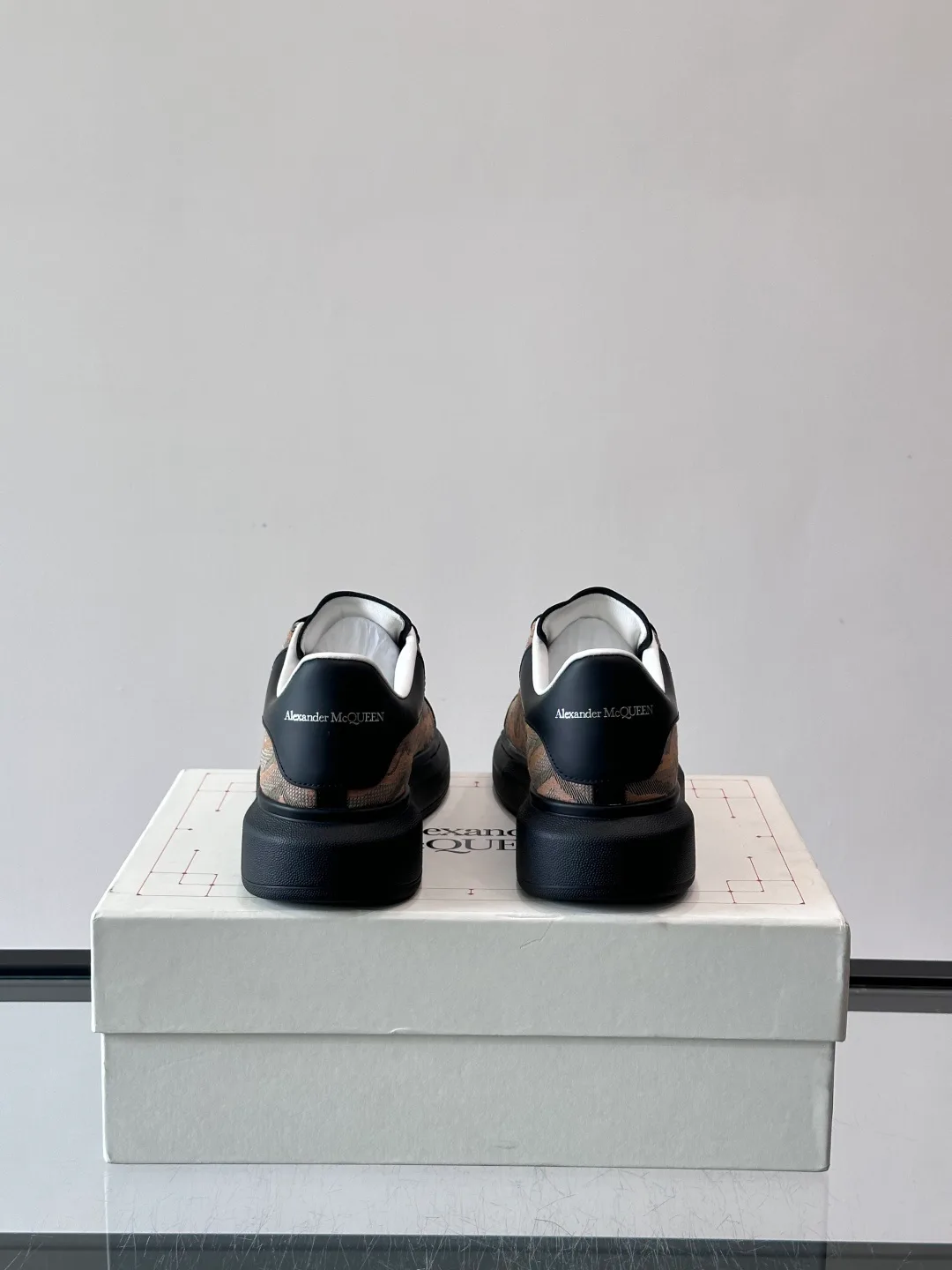 Кроссовки Женские Alexander Mcqueen 11170737