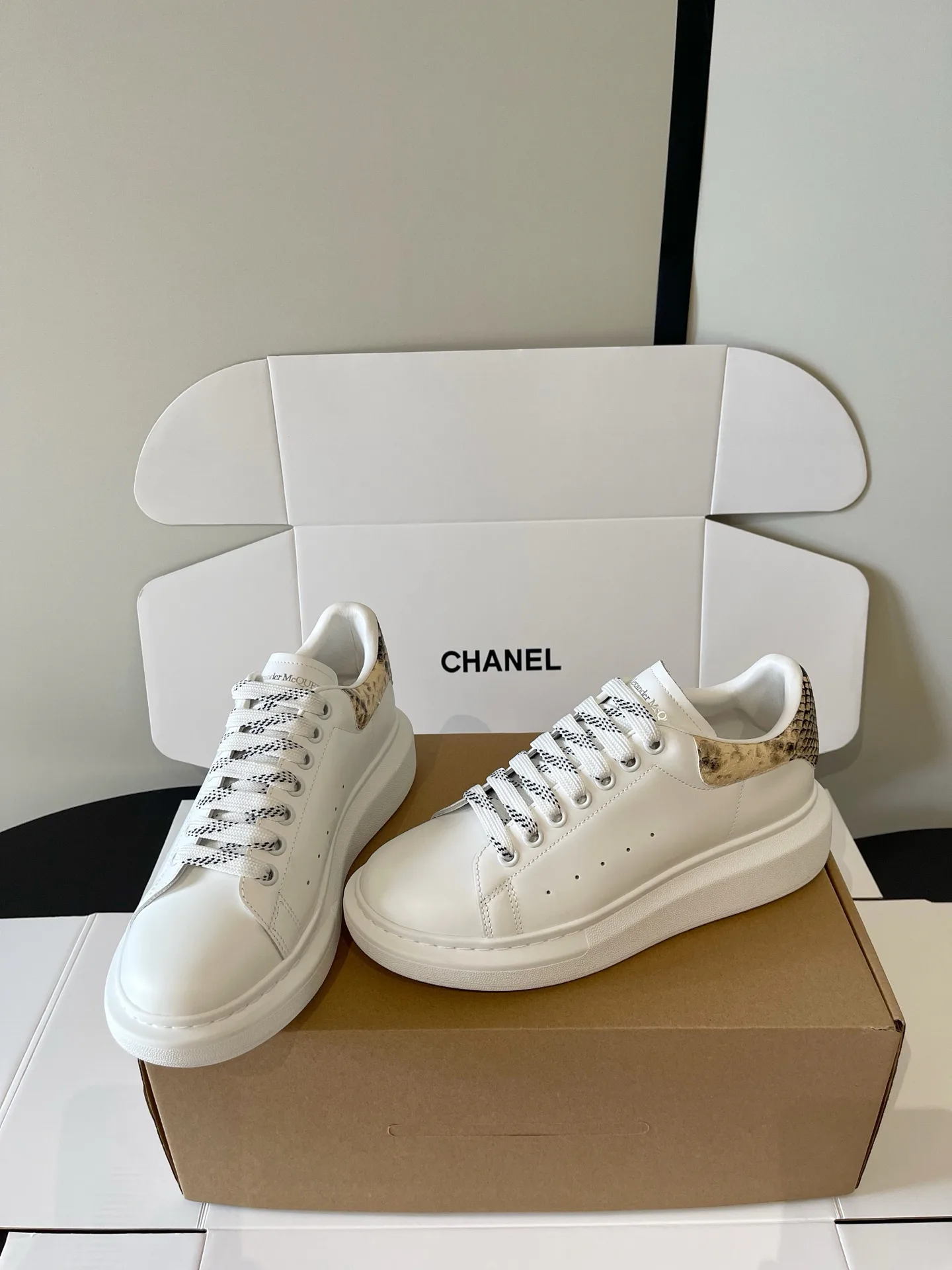 Кроссовки Женские Alexander Mcqueen 17898872