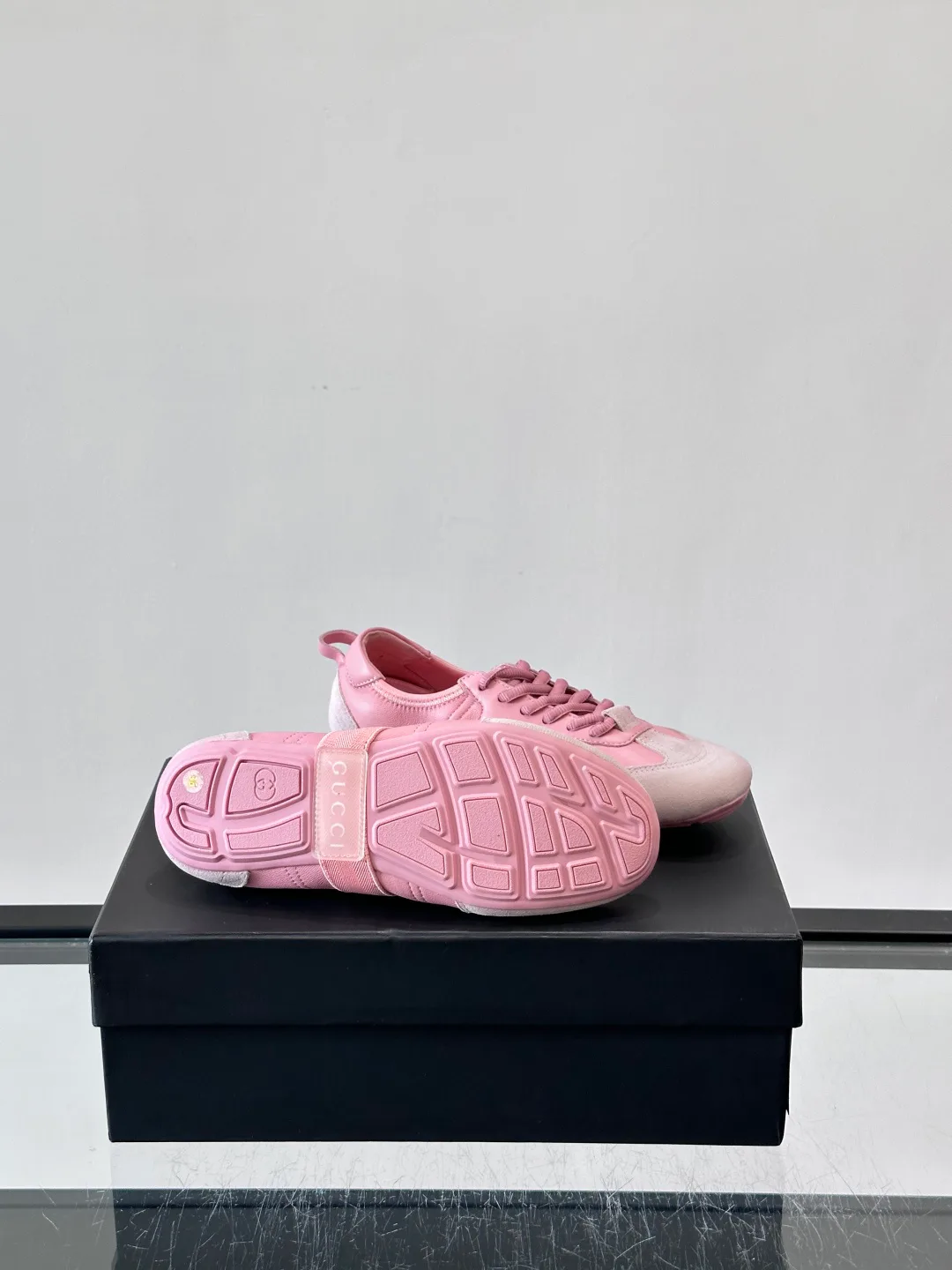 Кроссовки Женские Gucci 17689239