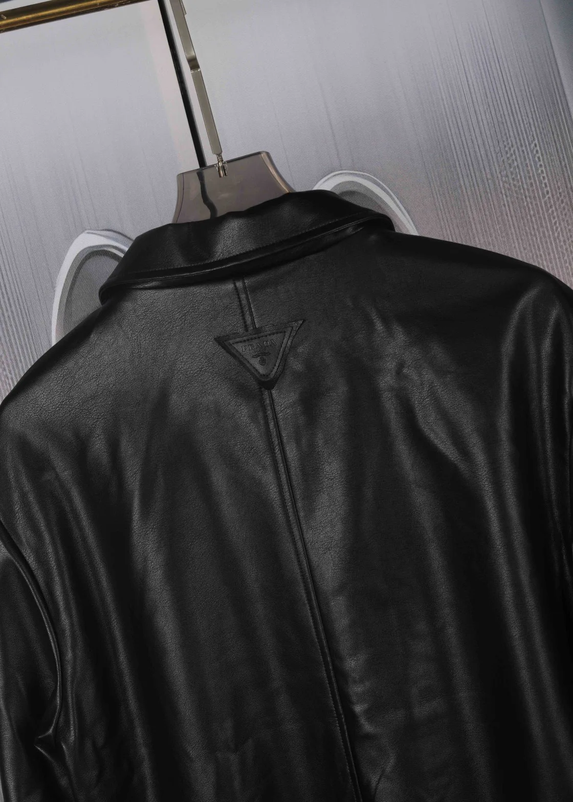 Кожаные Куртки И Дублёнки Мужские Prada 3003