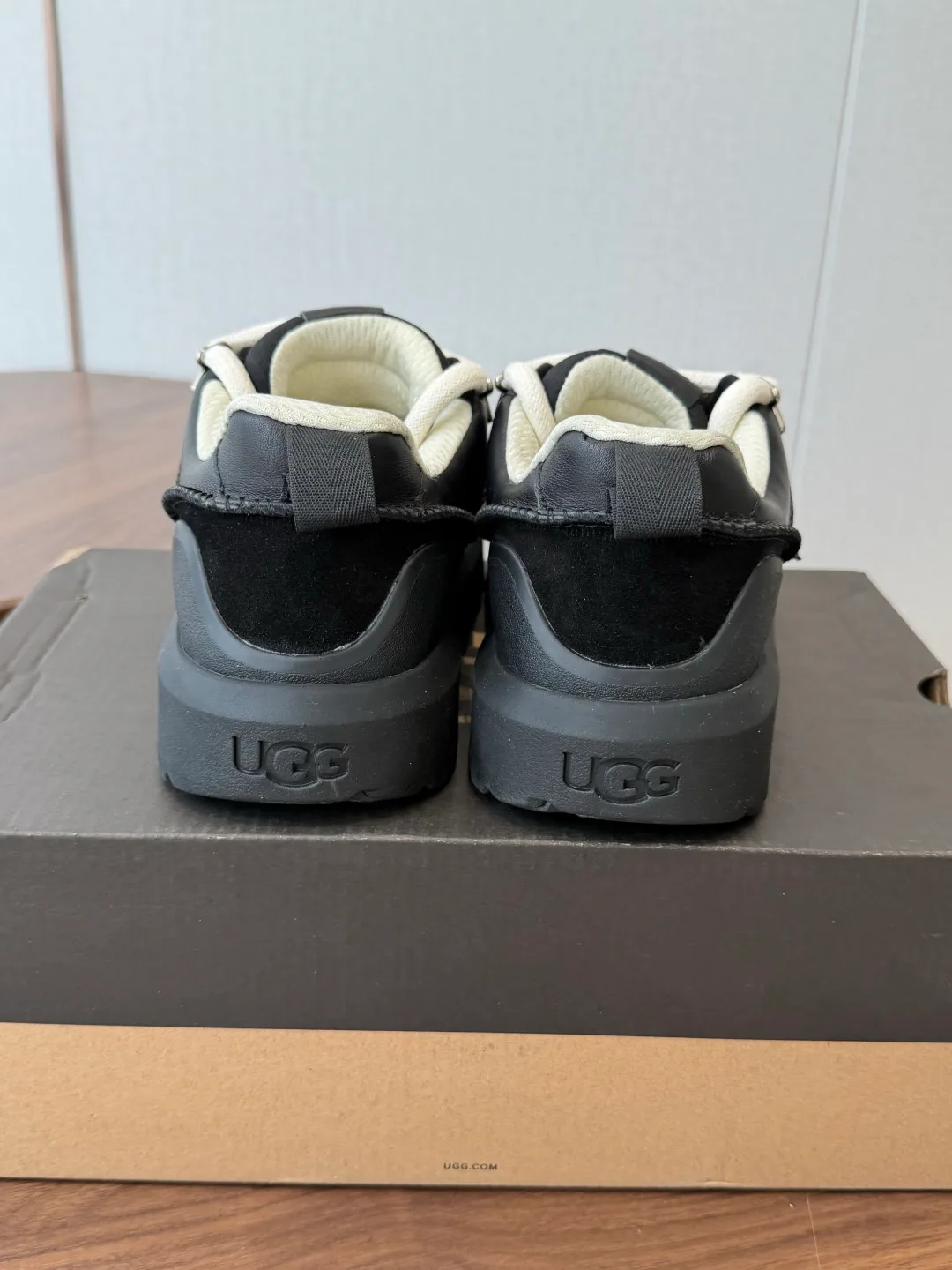 Кроссовки Женские Ugg 18796503