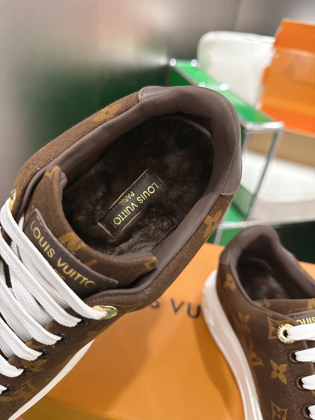 Кроссовки Женские Louis Vuitton 18677711