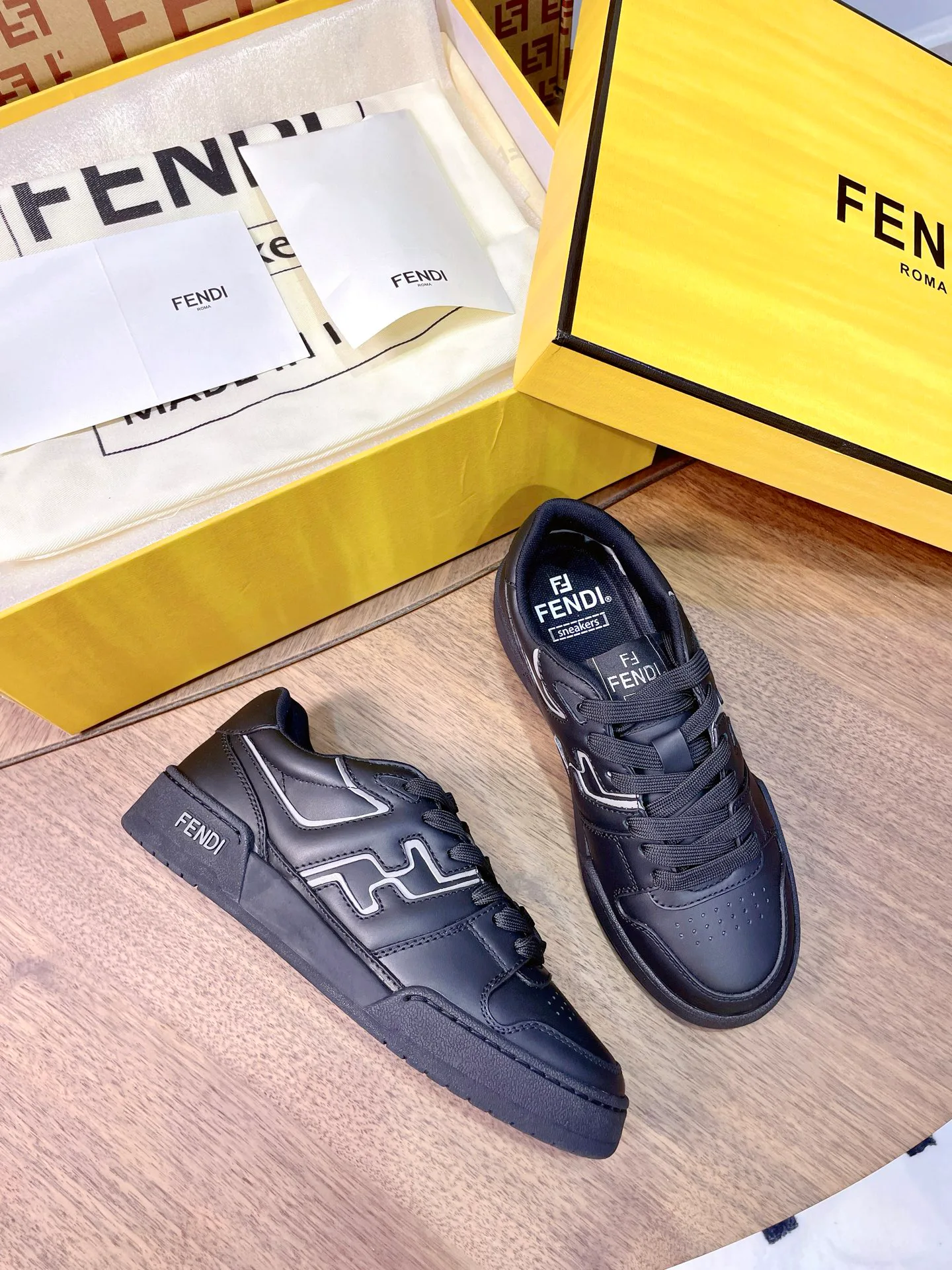 Кроссовки Женские Fendi 17957317