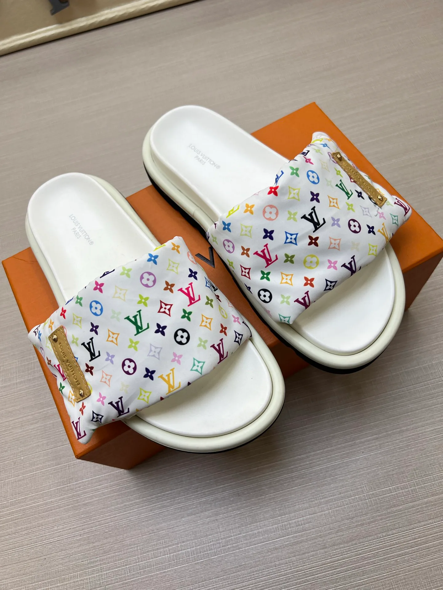 Шлепанцы Женские Louis Vuitton 9801557