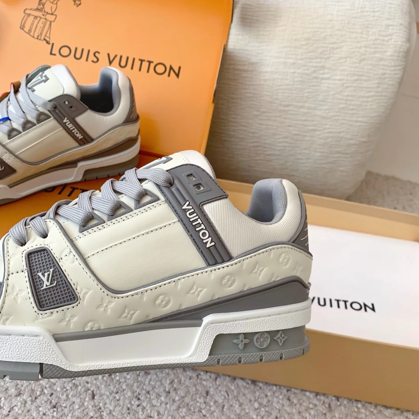 Кроссовки Женские Louis Vuitton 18258368