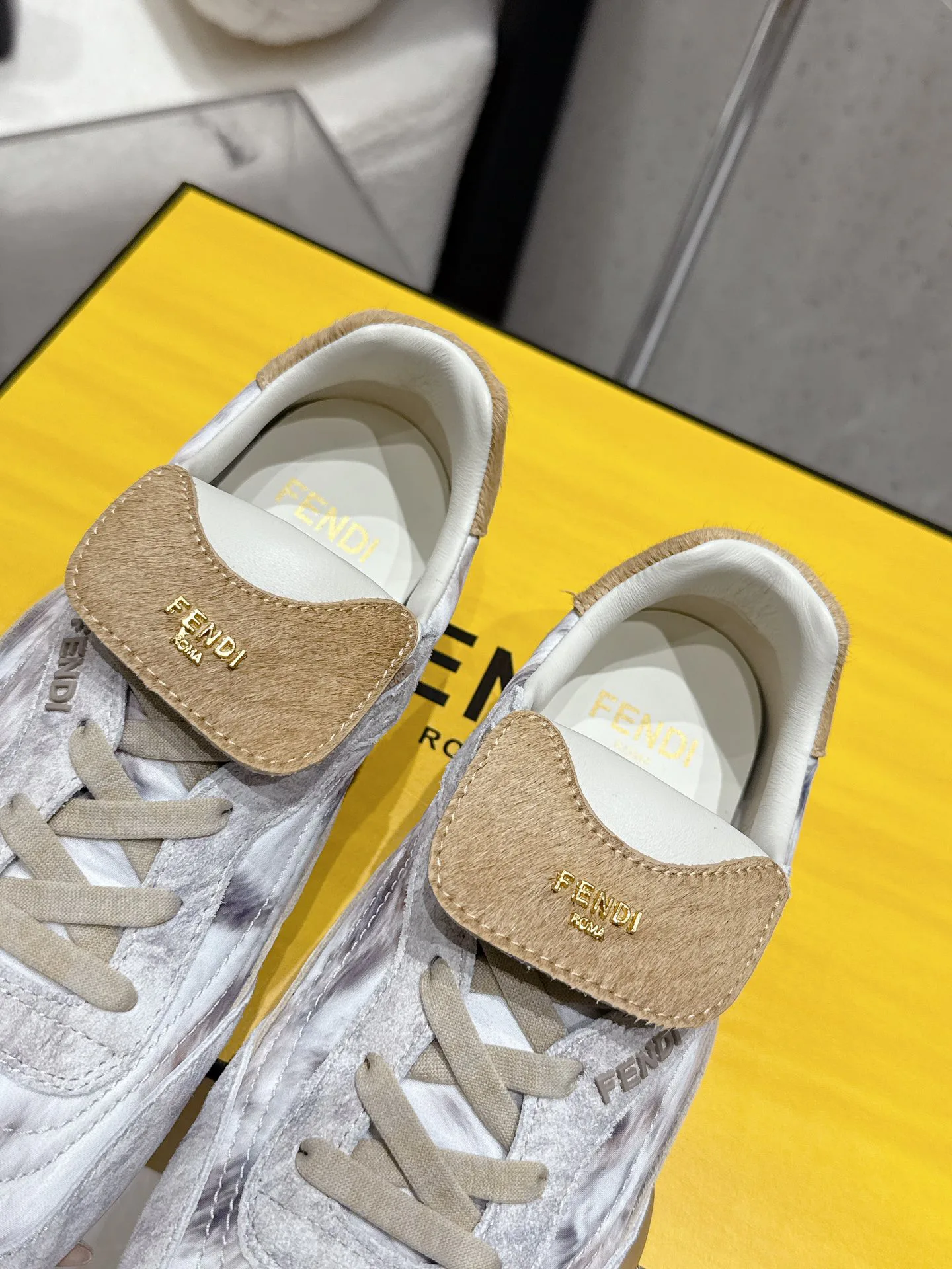Кроссовки Женские Fendi 13078812