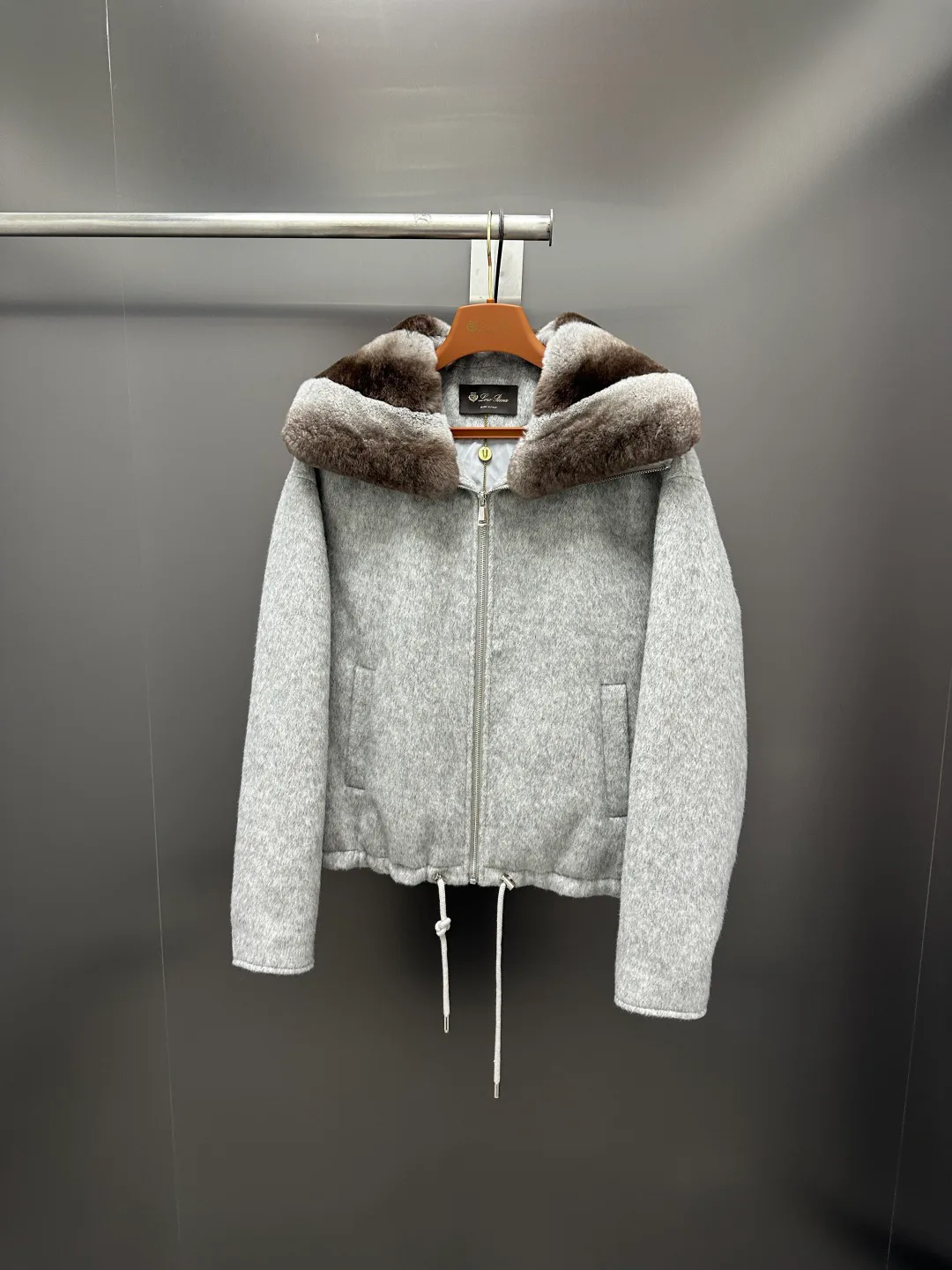 Куртки И Пуховики Женские Loro Piana 18702453