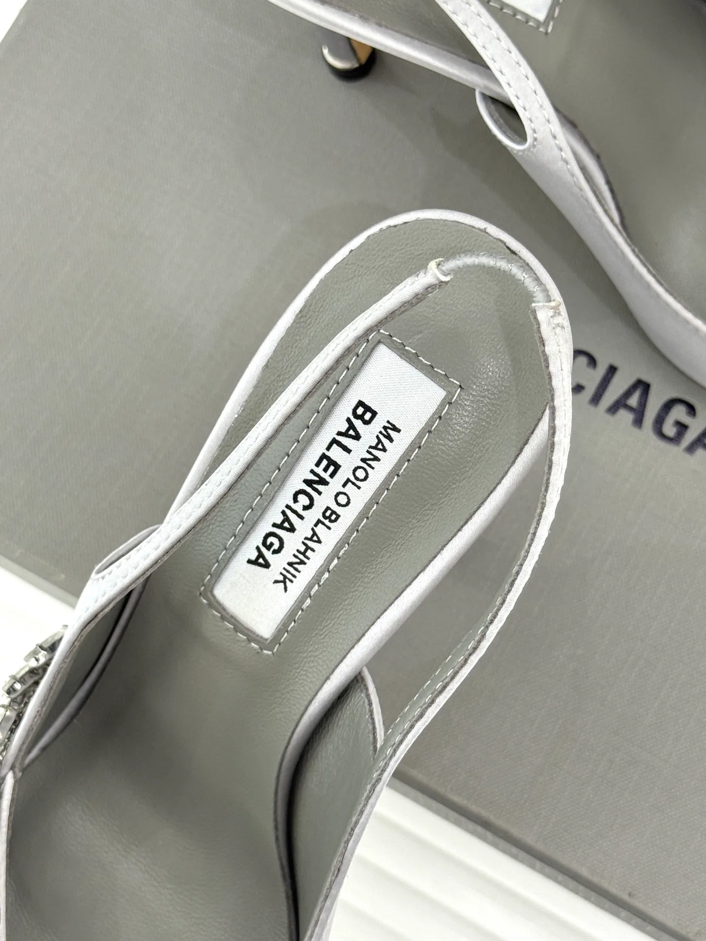 Босоножки Женские Balenciaga 16973367