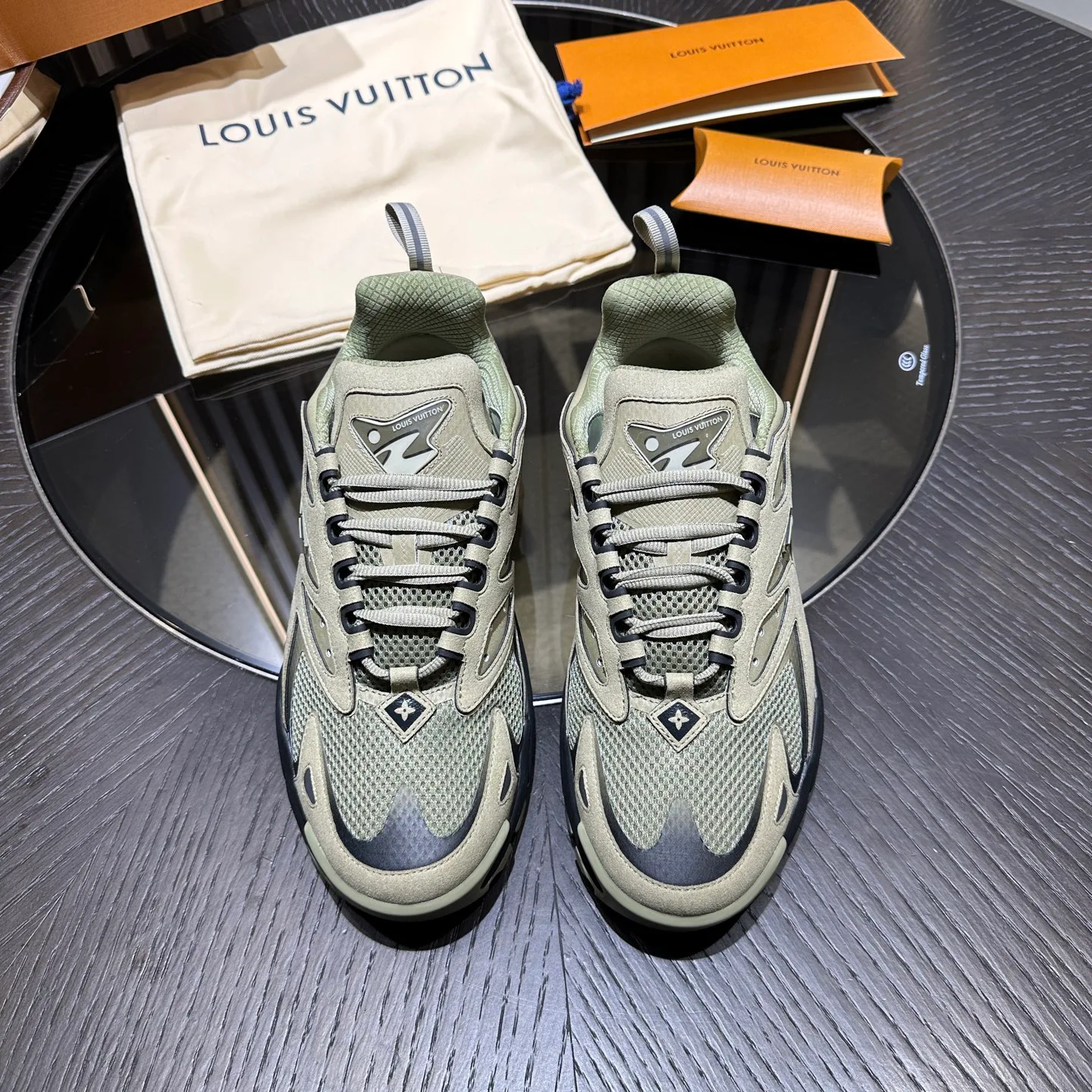 Кроссовки Мужские Louis Vuitton 11483743