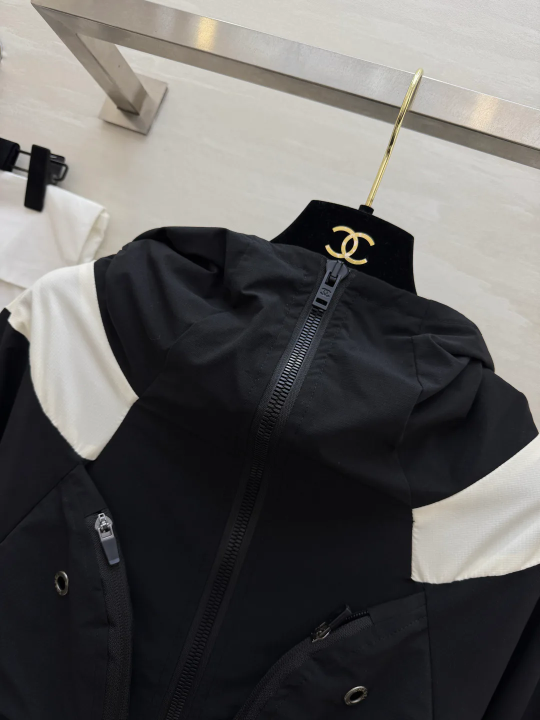 Куртки И Пуховики Женские Chanel 18768024