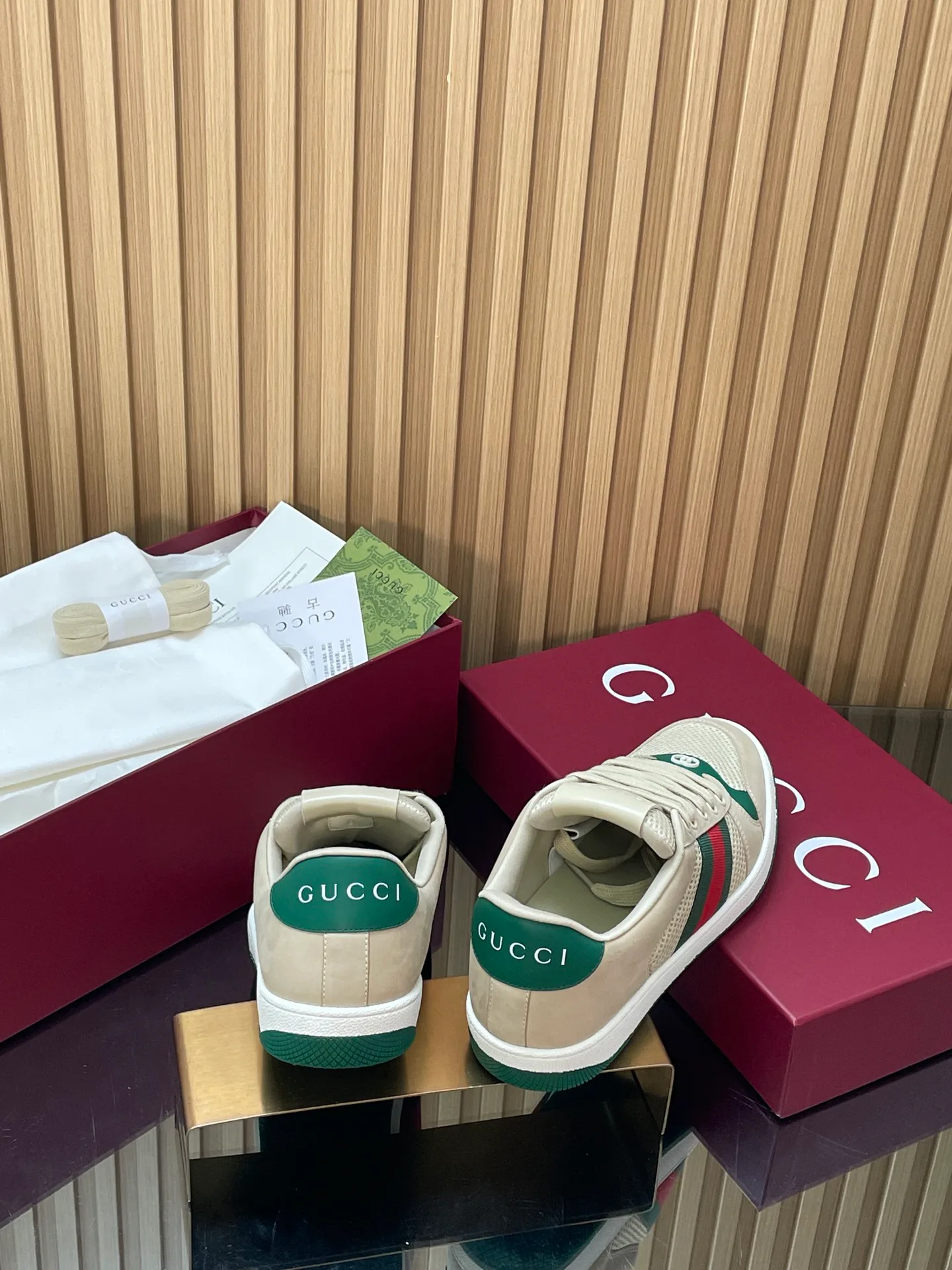 Кроссовки Женские Gucci 18700138
