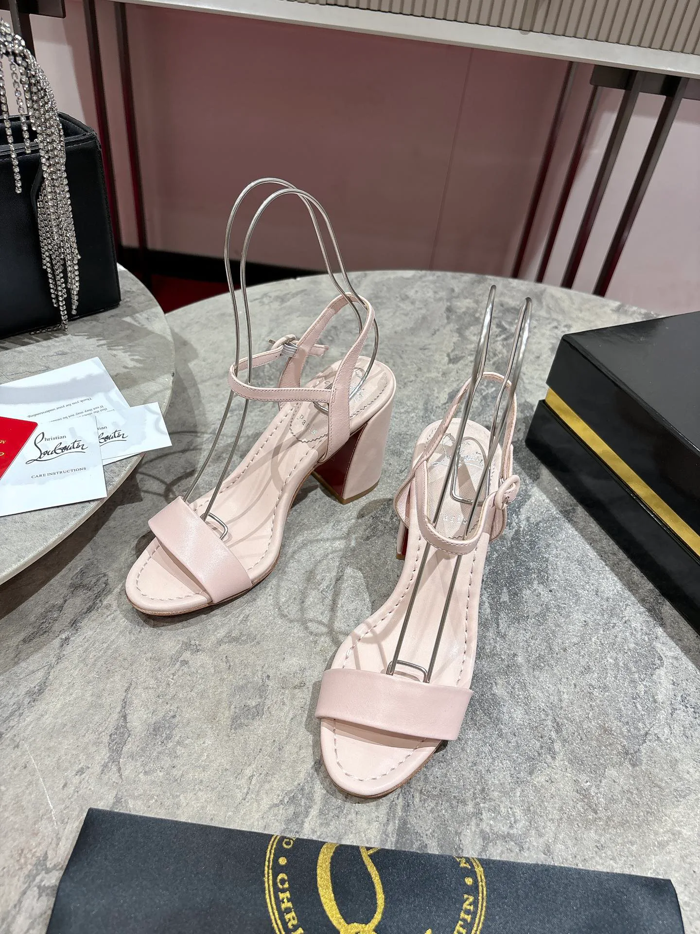Босоножки Женские Christian Louboutin 14354256