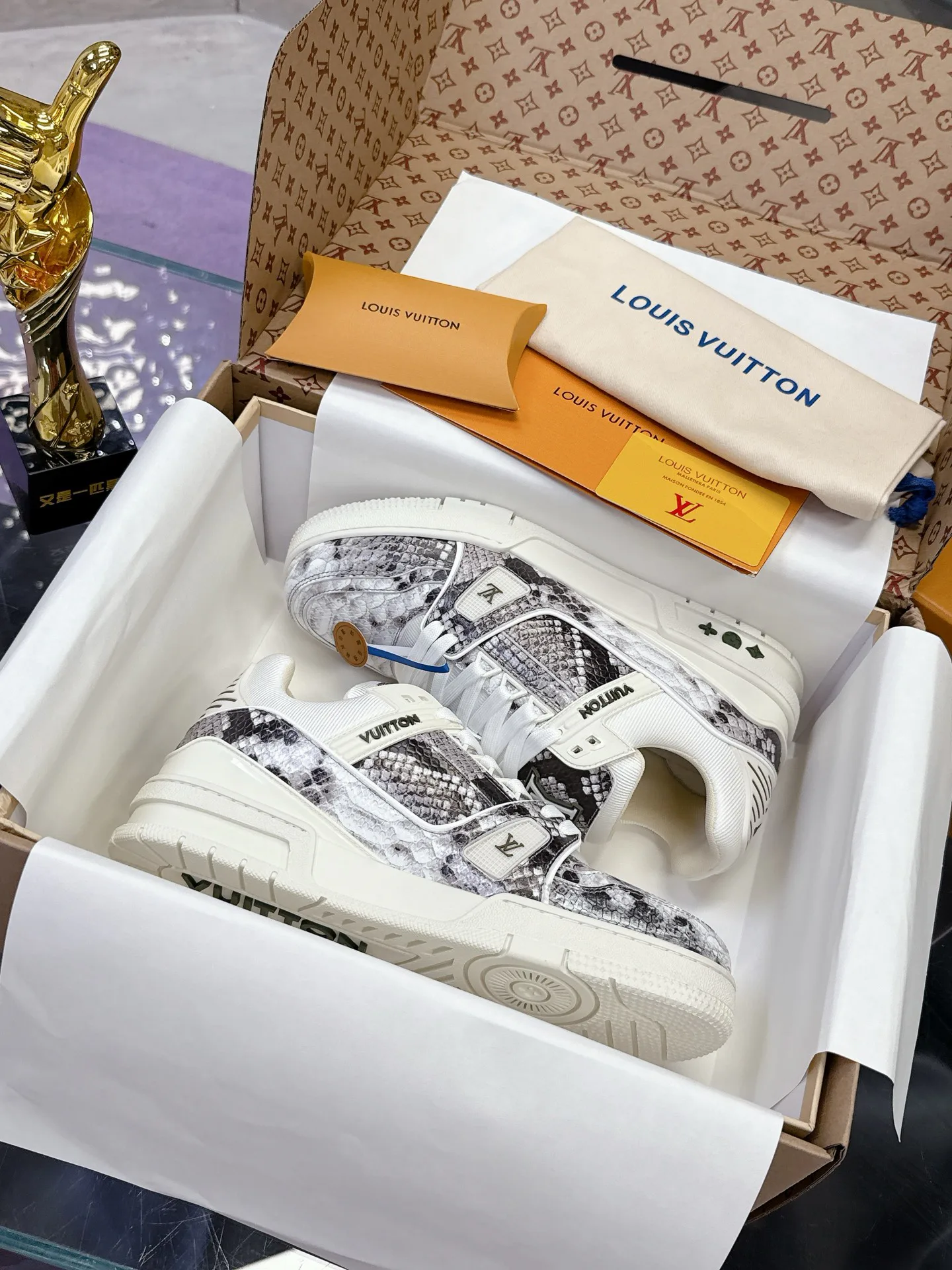 Кроссовки Мужские Louis Vuitton 17530407