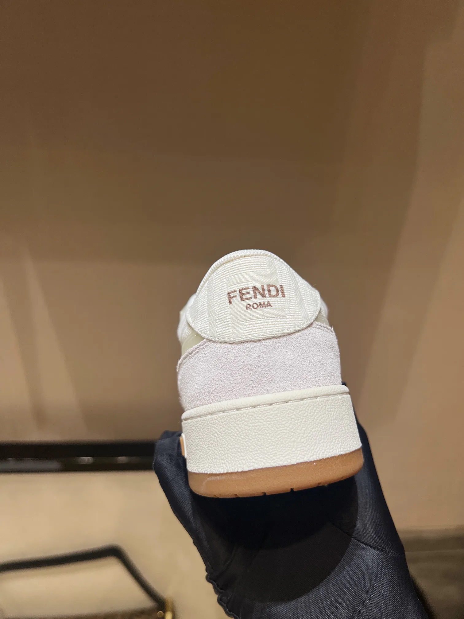 Кроссовки Женские Fendi 5396