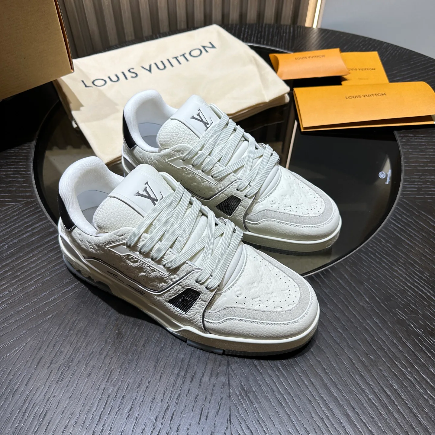 Кроссовки Женские Louis Vuitton 18693947