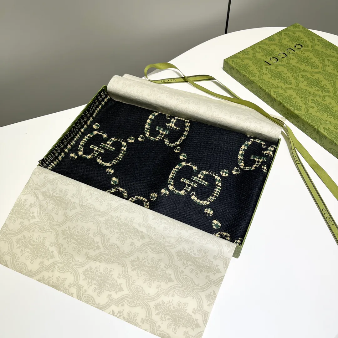 Шарфы Gucci 2222