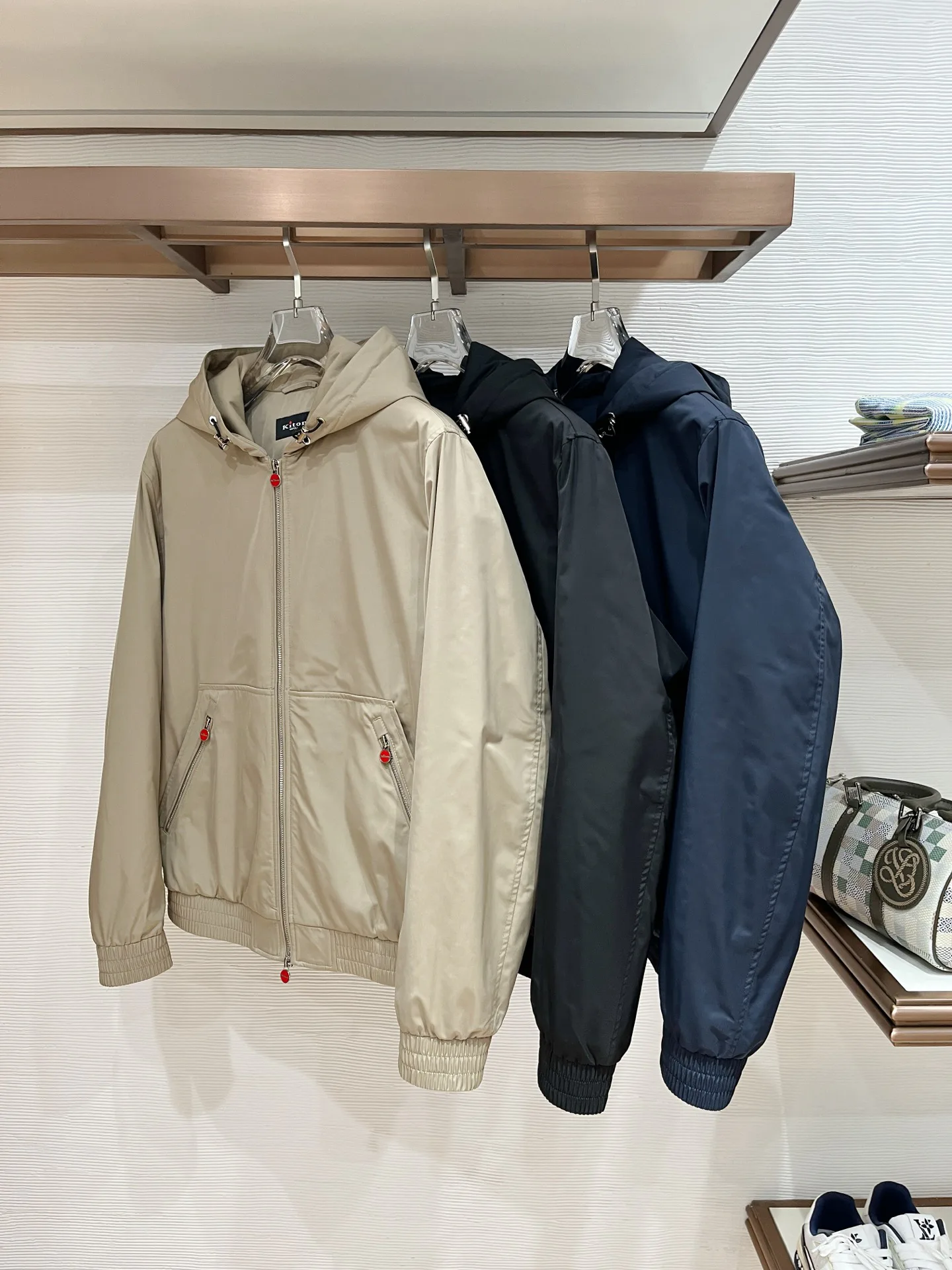 Куртки И Пуховики Женские Kiton 243832