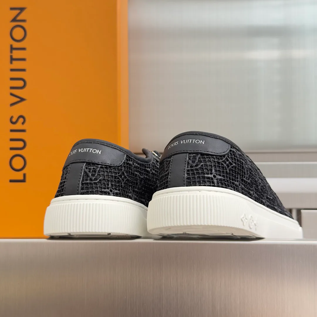 Кроссовки Женские Louis Vuitton 17950715