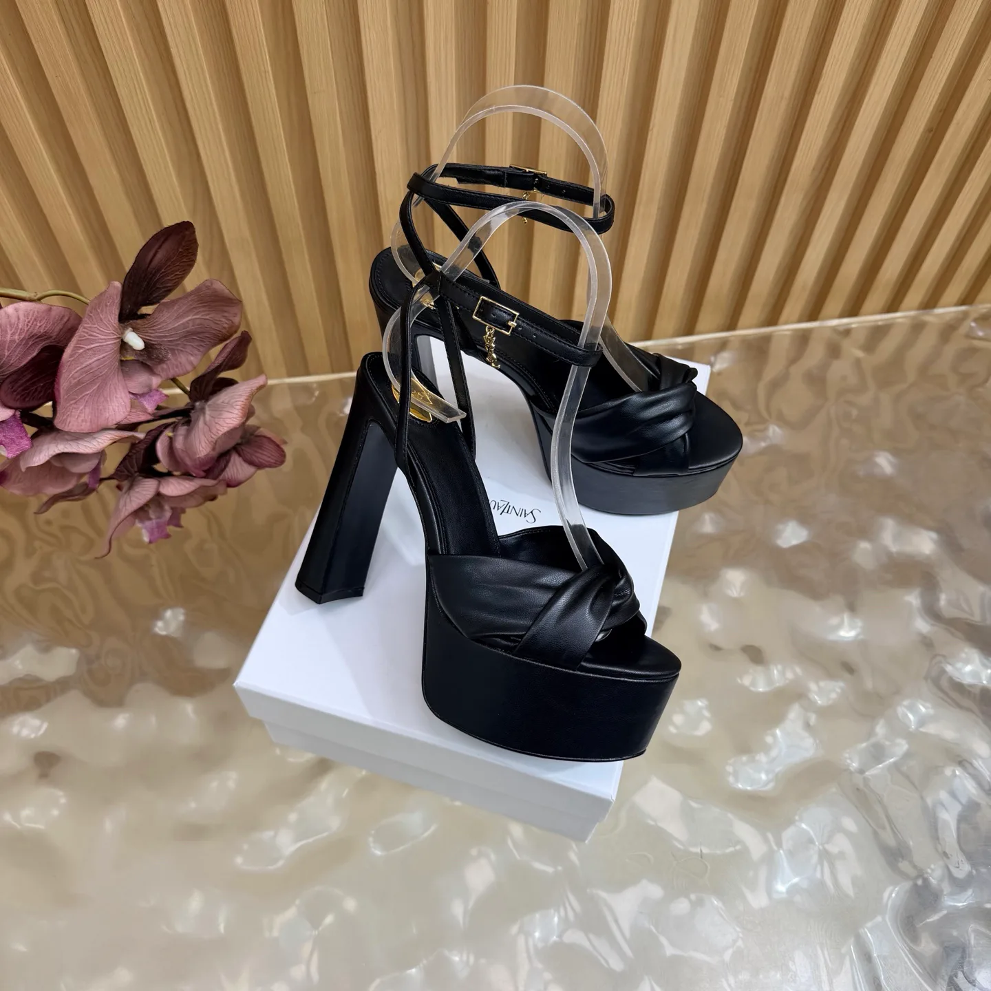 Босоножки Женские Saint Laurent 18235636