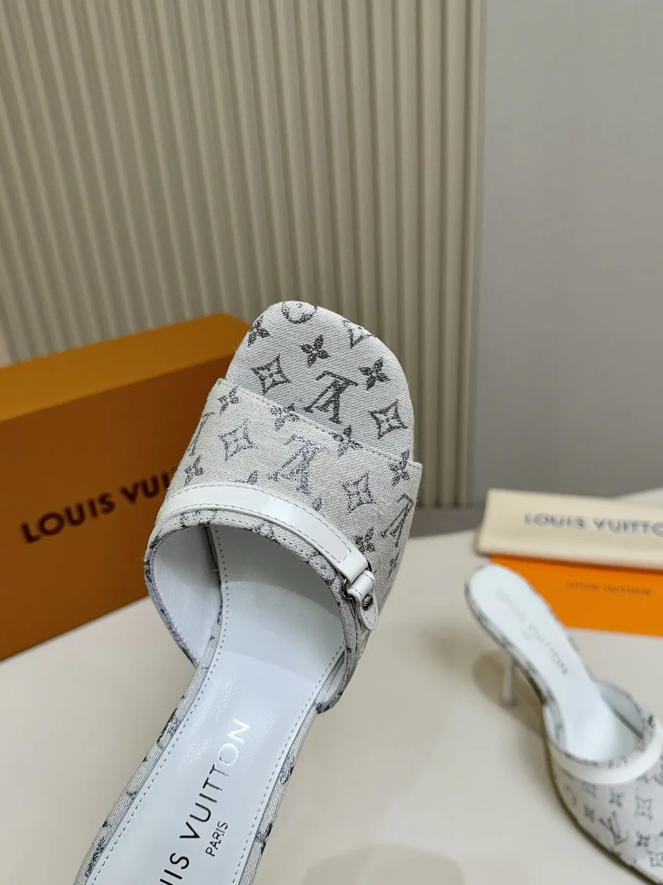 Босоножки Женские Louis Vuitton 52699