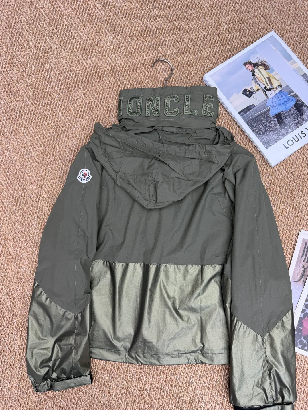 Куртки И Пуховики Женские Moncler 11427063